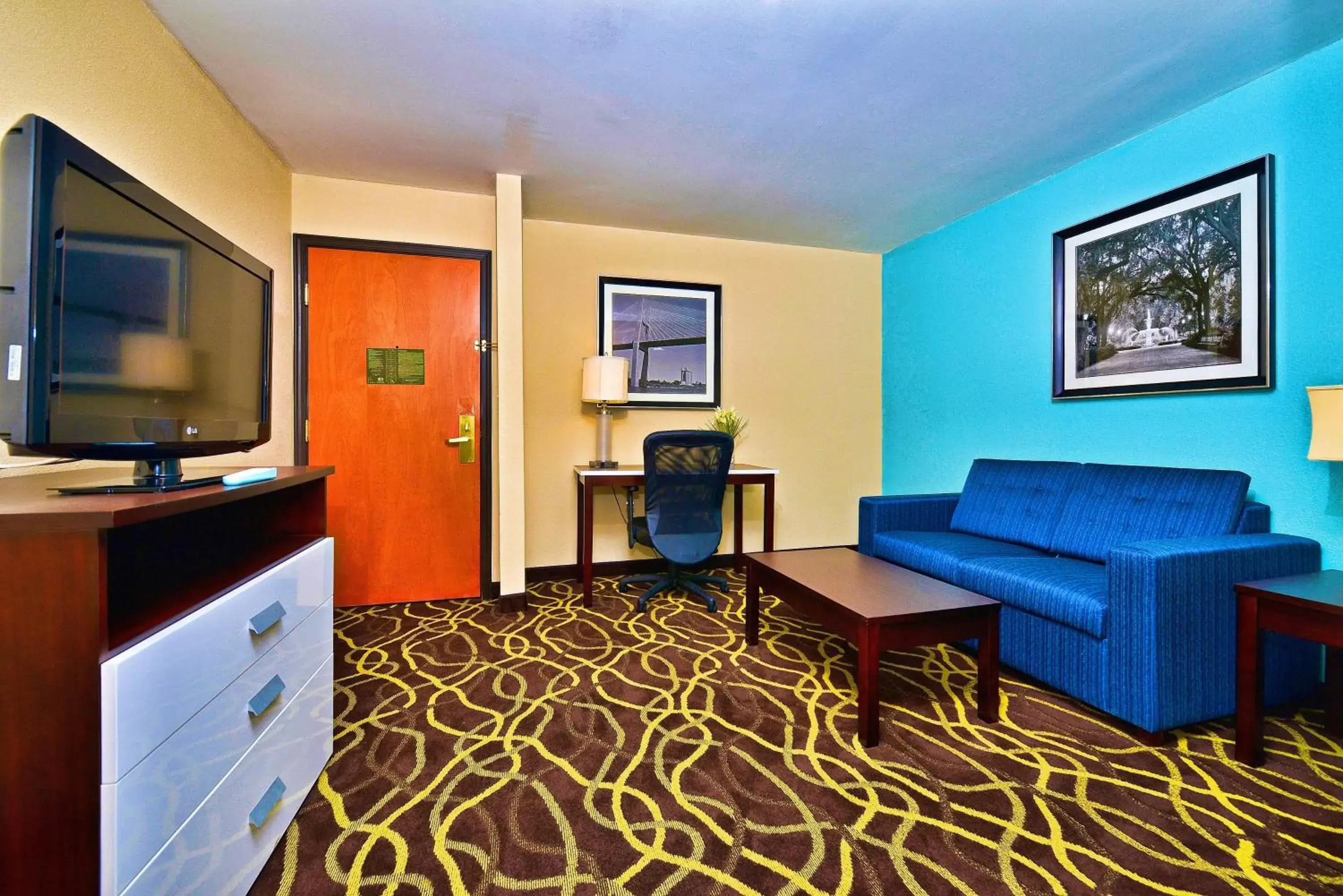 TV and multimedia, TV/Entertainment Center in Best Western Plus Savannah Airport Inn and Suites