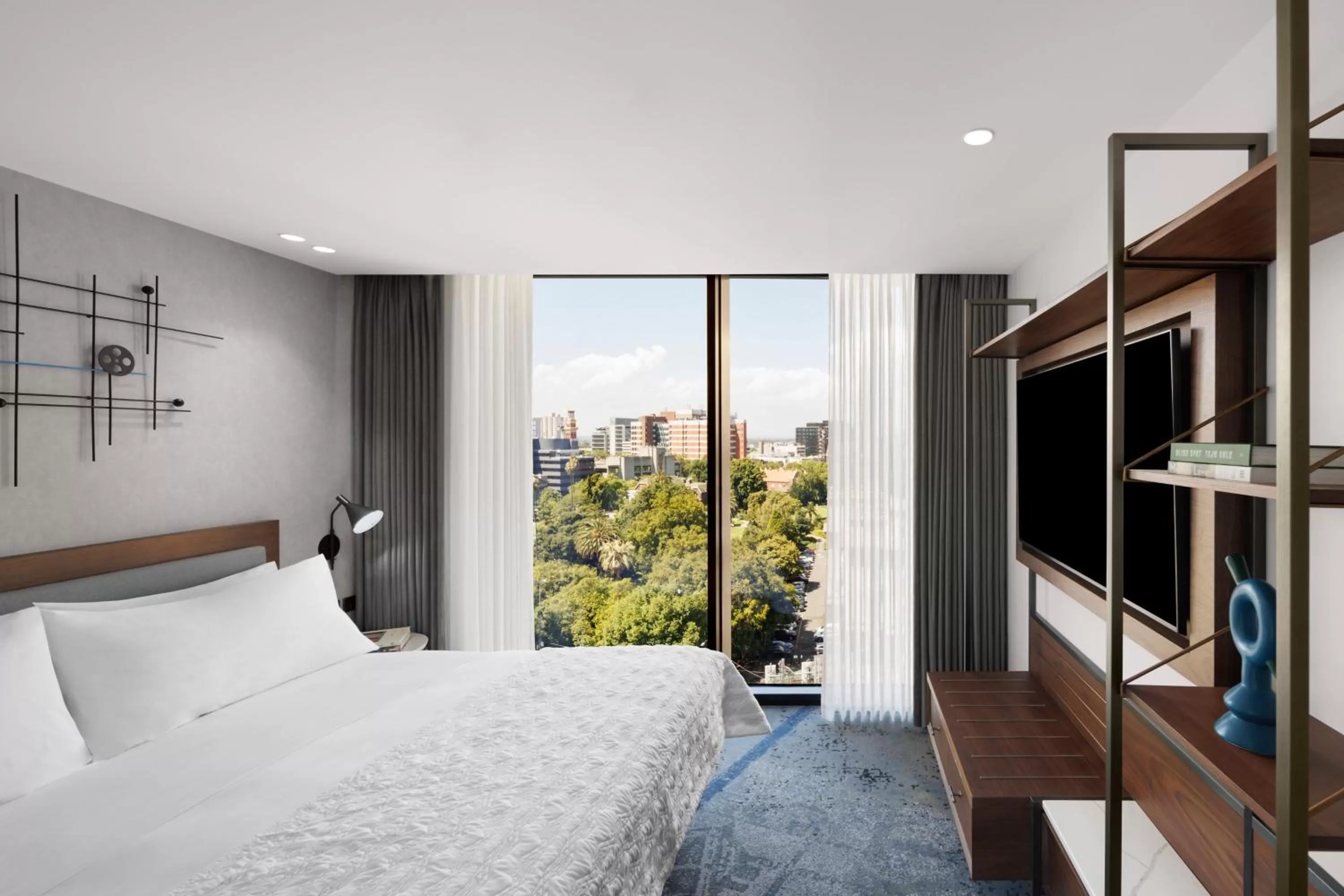 Photo of the whole room, Bed in Le Meridien Melbourne