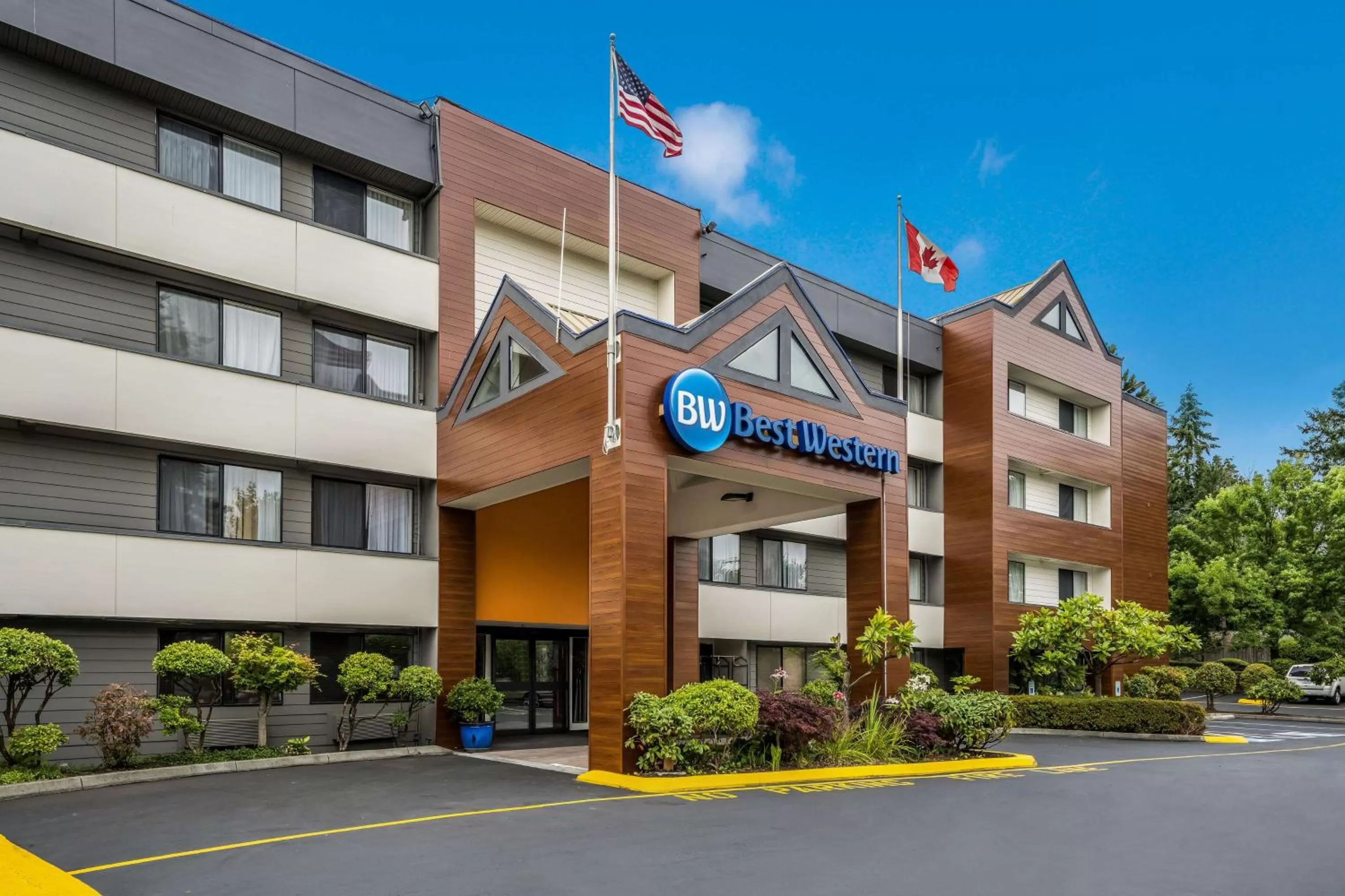 Property building in Best Western Alderwood
