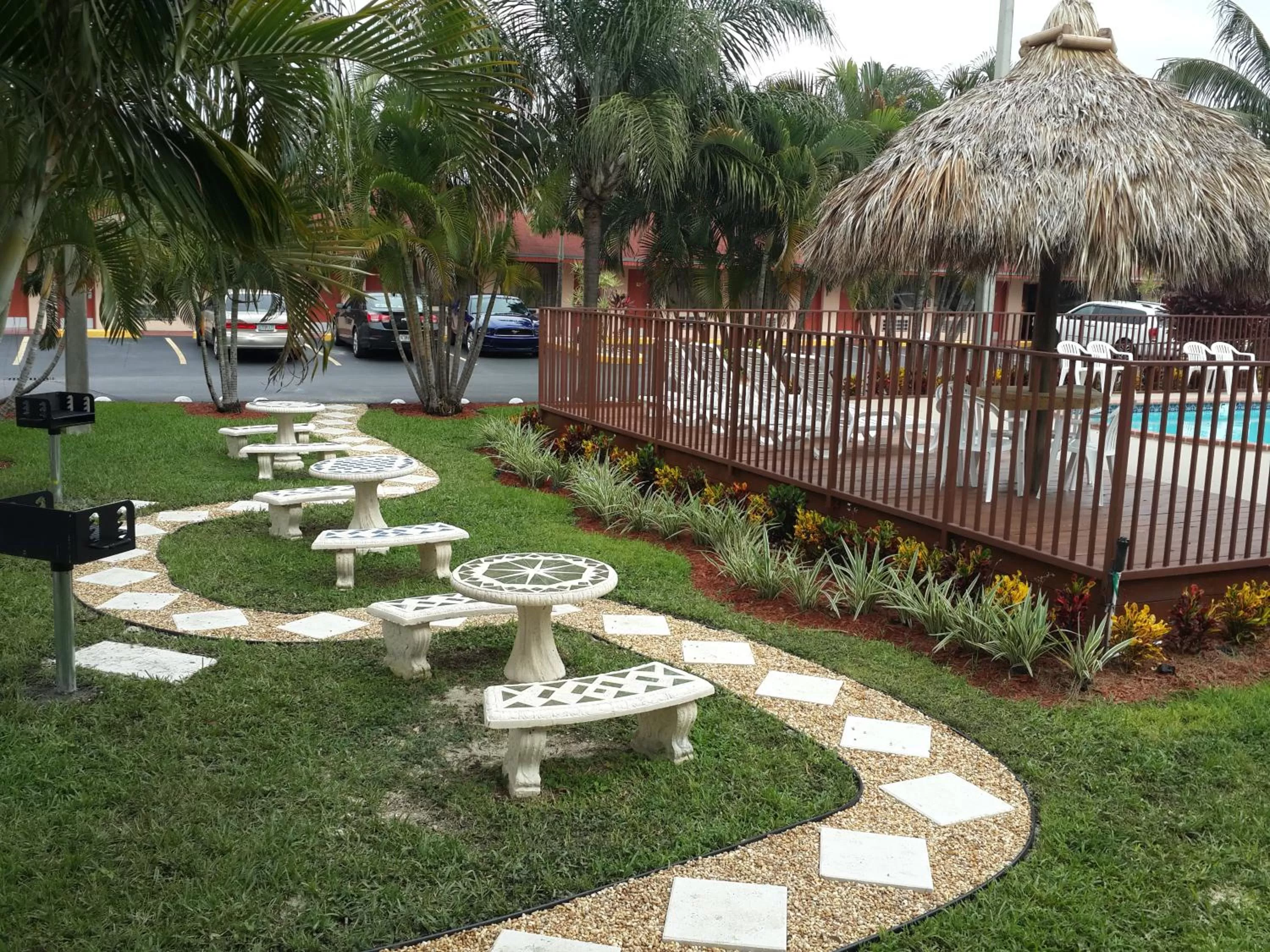 BBQ facilities in Super 8 by Wyndham Florida City/Homestead/Everglades