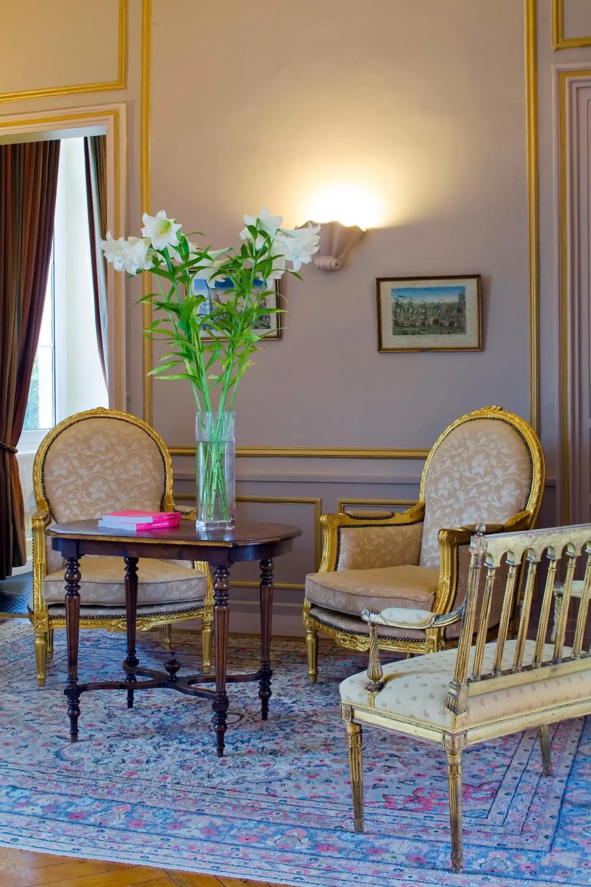 Lounge or bar, Seating Area in Grand Hôtel "Château de Sully" - Piscine & Spa