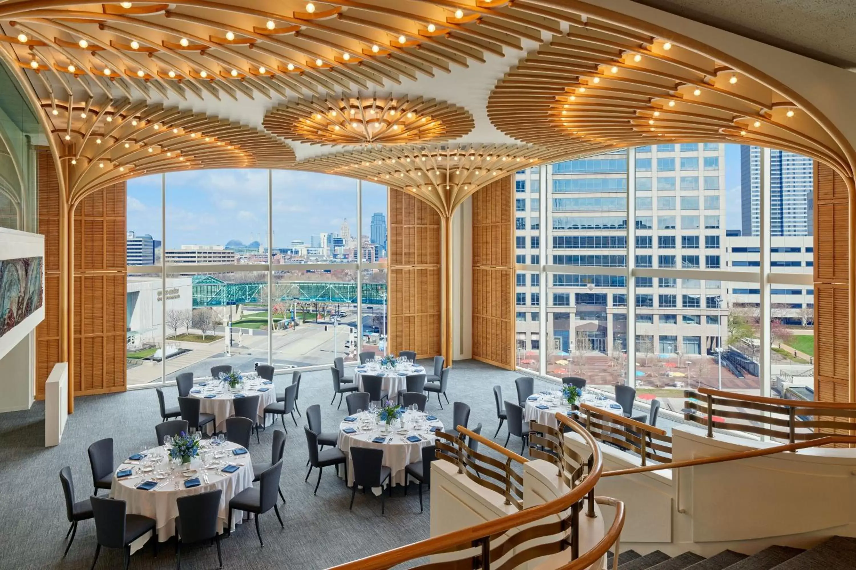 Property building, Restaurant/Places to Eat in The Westin Kansas City at Crown Center