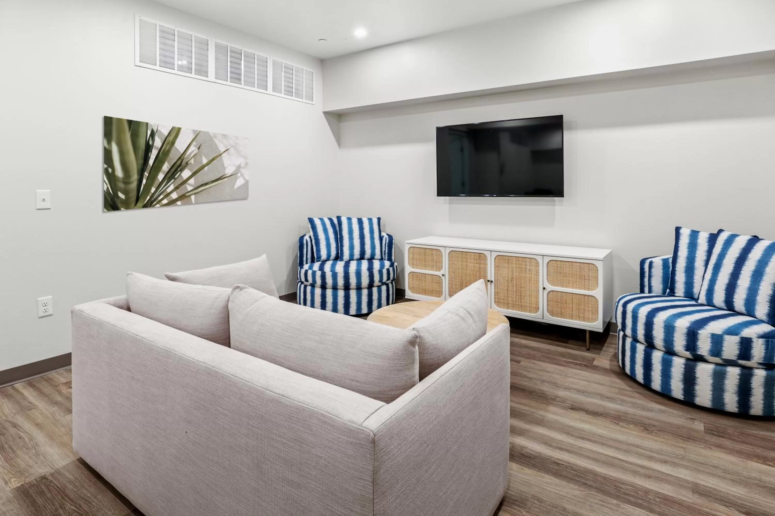 TV and multimedia, Seating Area in Seaport Suites