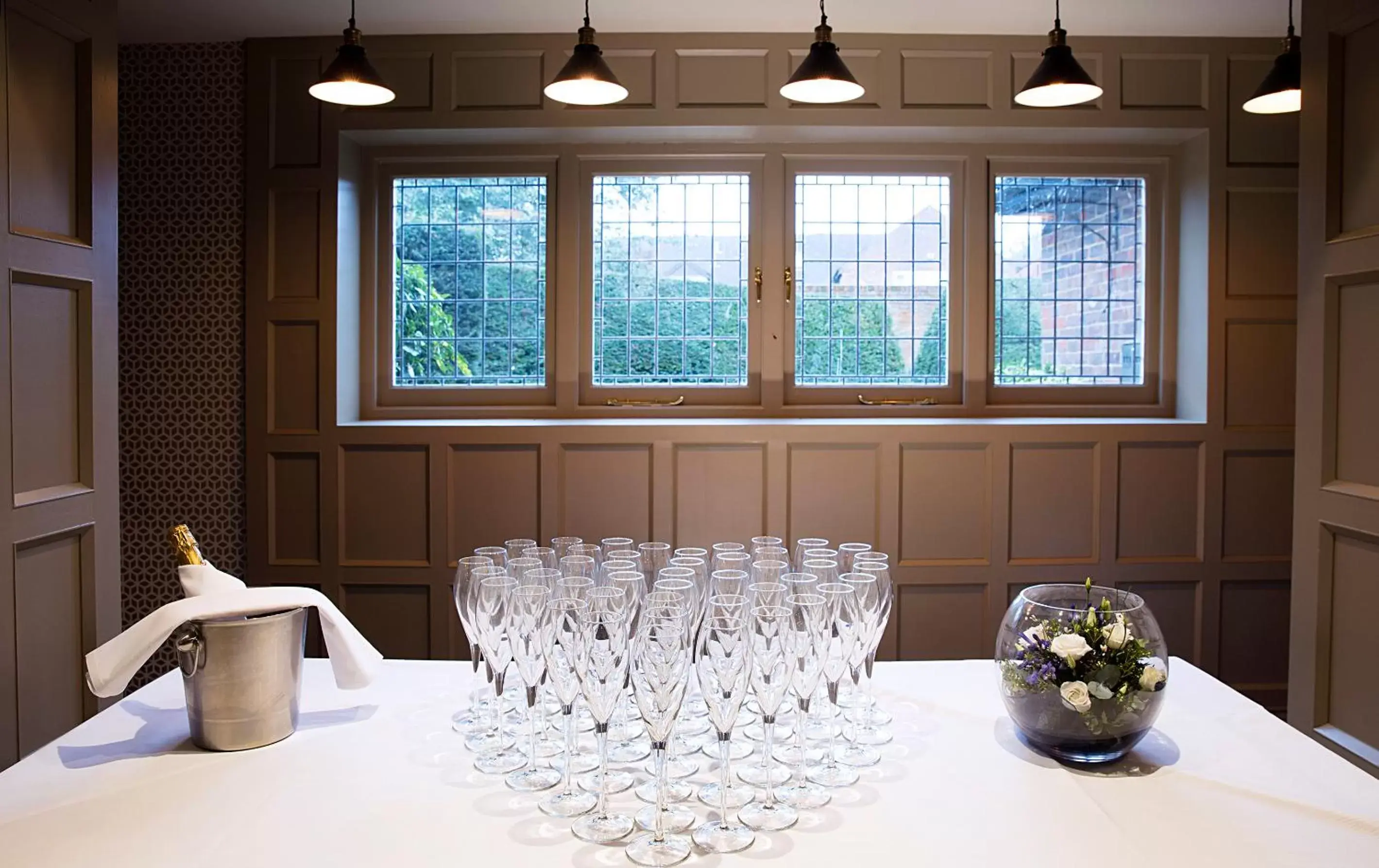 Alcoholic drinks, Seating Area in Hotel Cromwell Stevenage