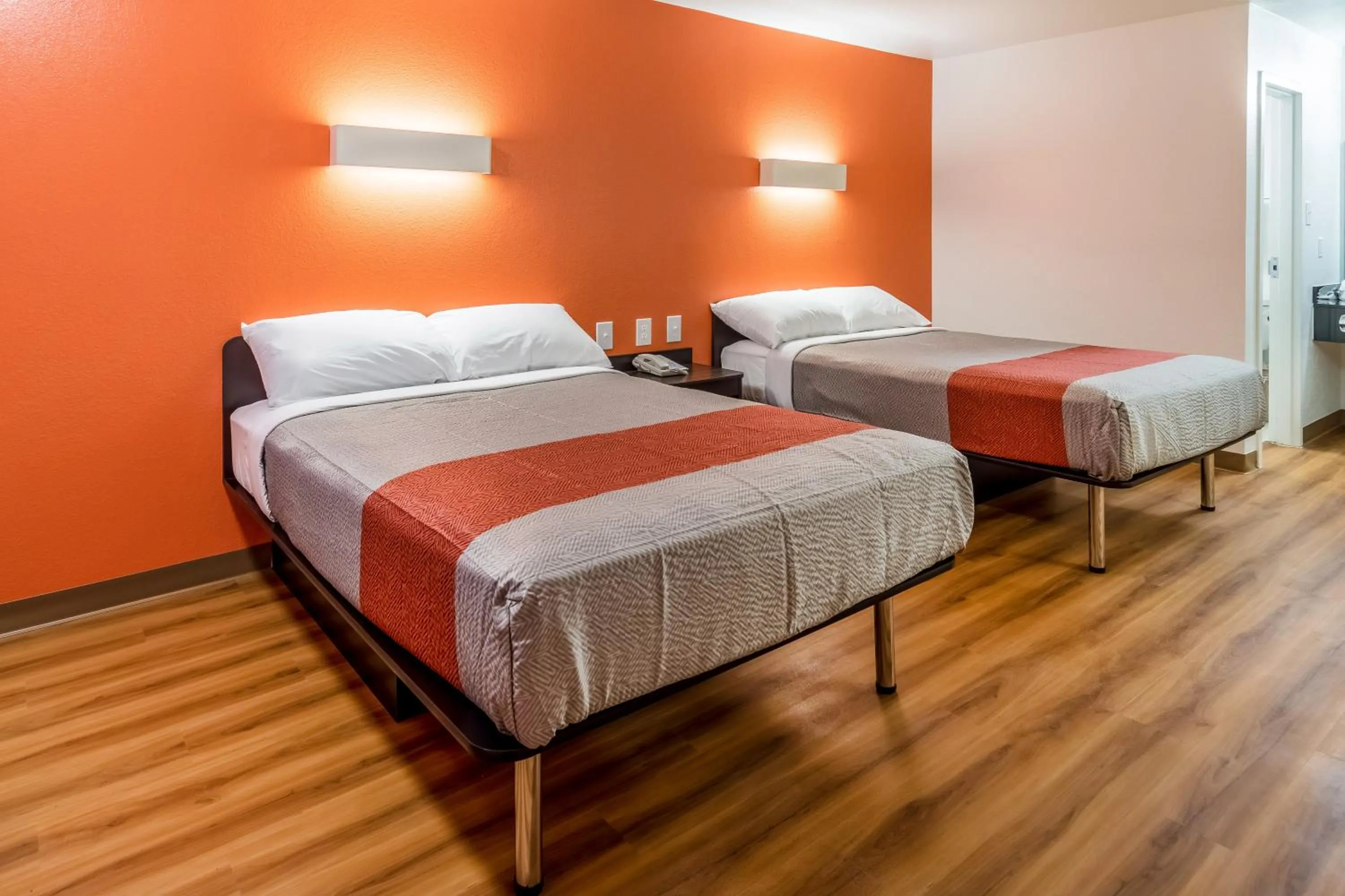 Bedroom, Bed in Motel 6-Arlington, TX - UTA