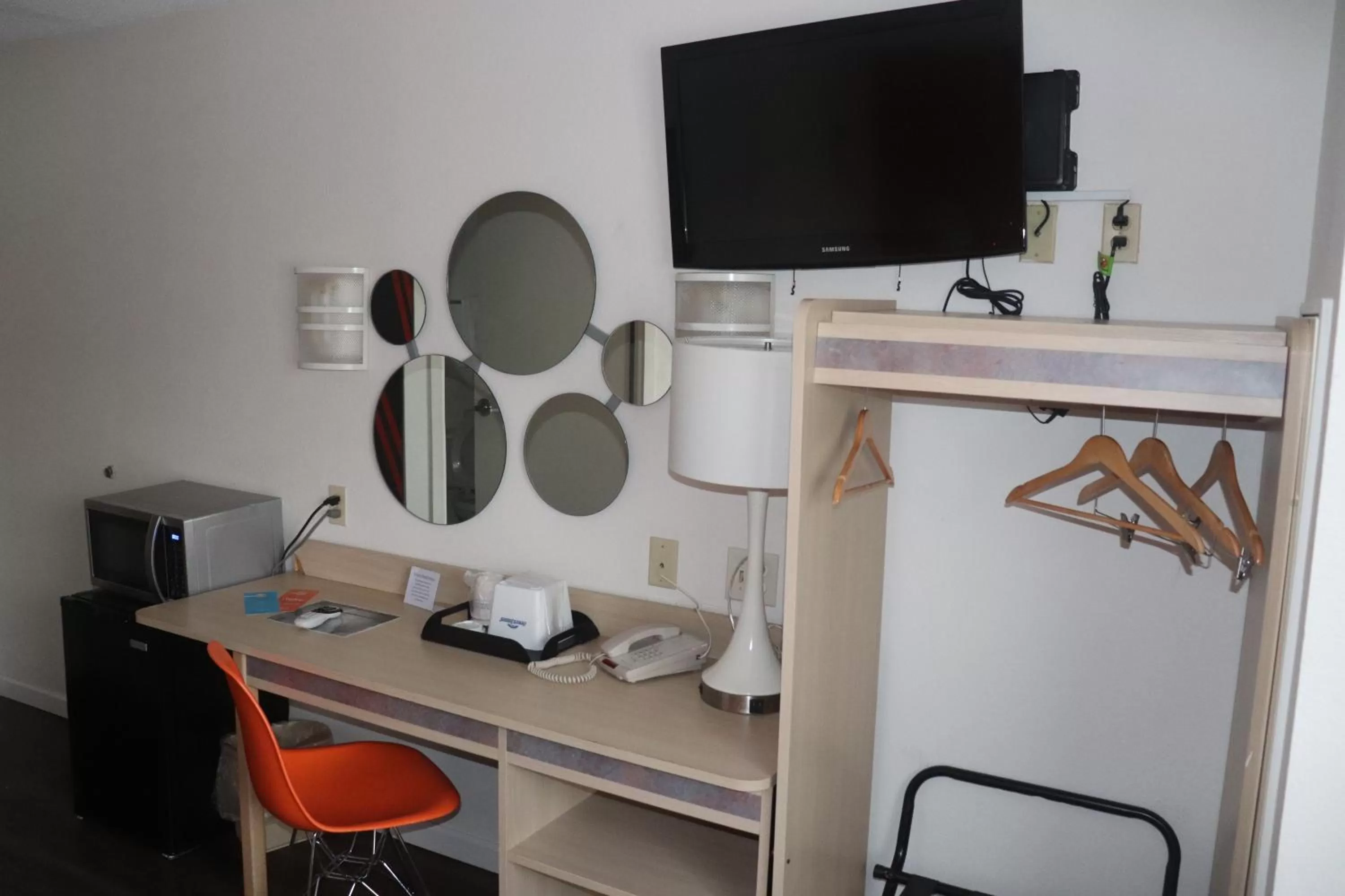 hair dresser in Howard Johnson by Wyndham Tifton GA I-75