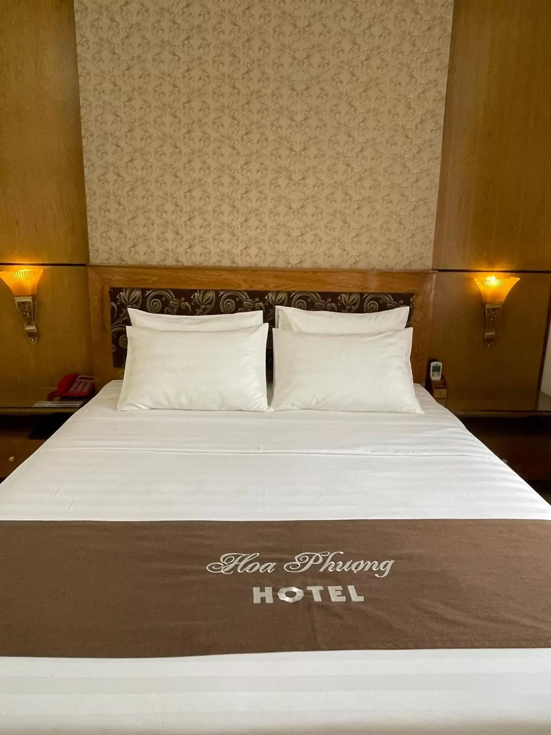 Deluxe Double Room in Hoa Phuong Hotel Deluxe Double Room in Hoa Phuong Hotel