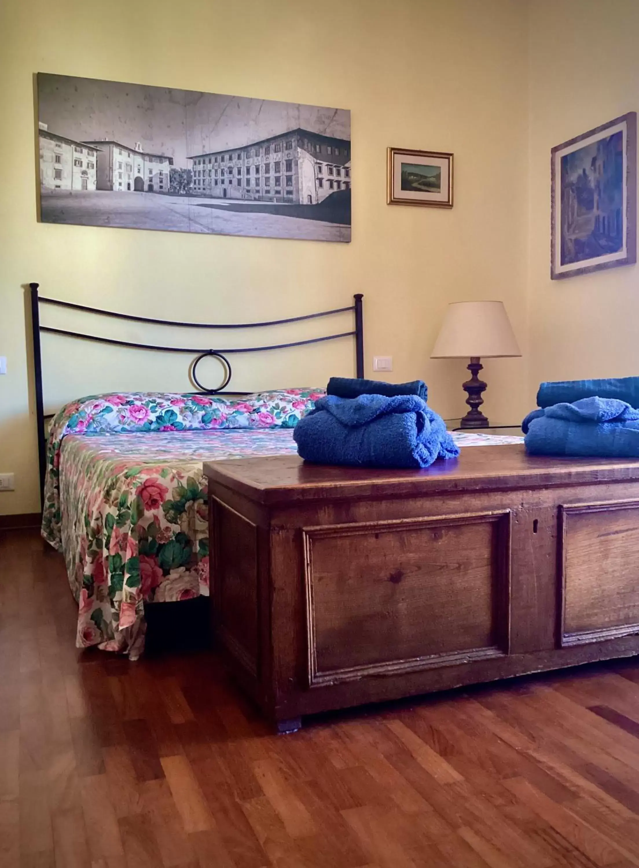 Bed in Villa Orsini - A Retreat in Pisa - Food and Relax