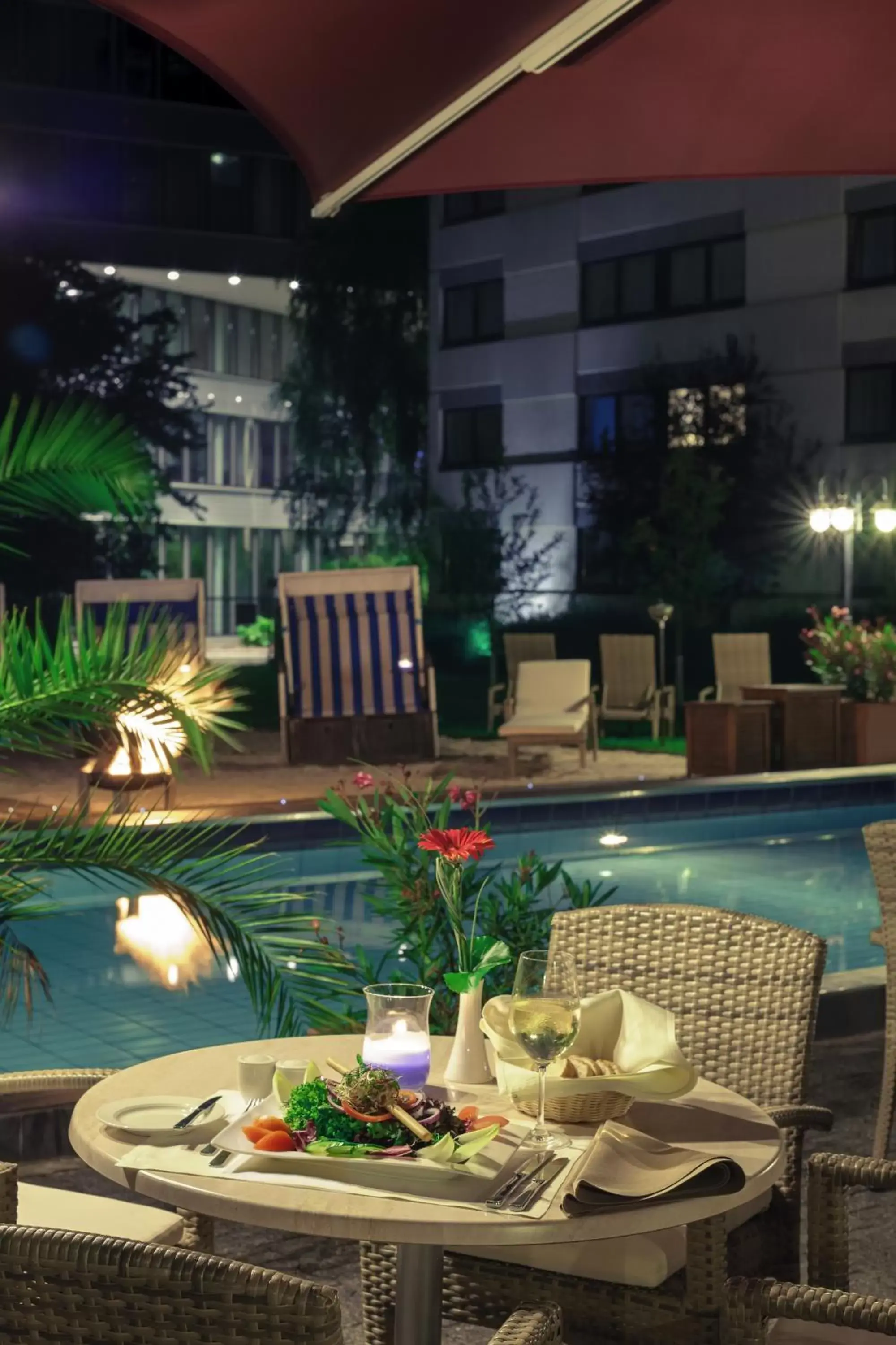 Swimming pool in Mercure Hotel Frankfurt Eschborn Ost Swimming pool in Mercure Hotel Frankfurt Eschborn Ost