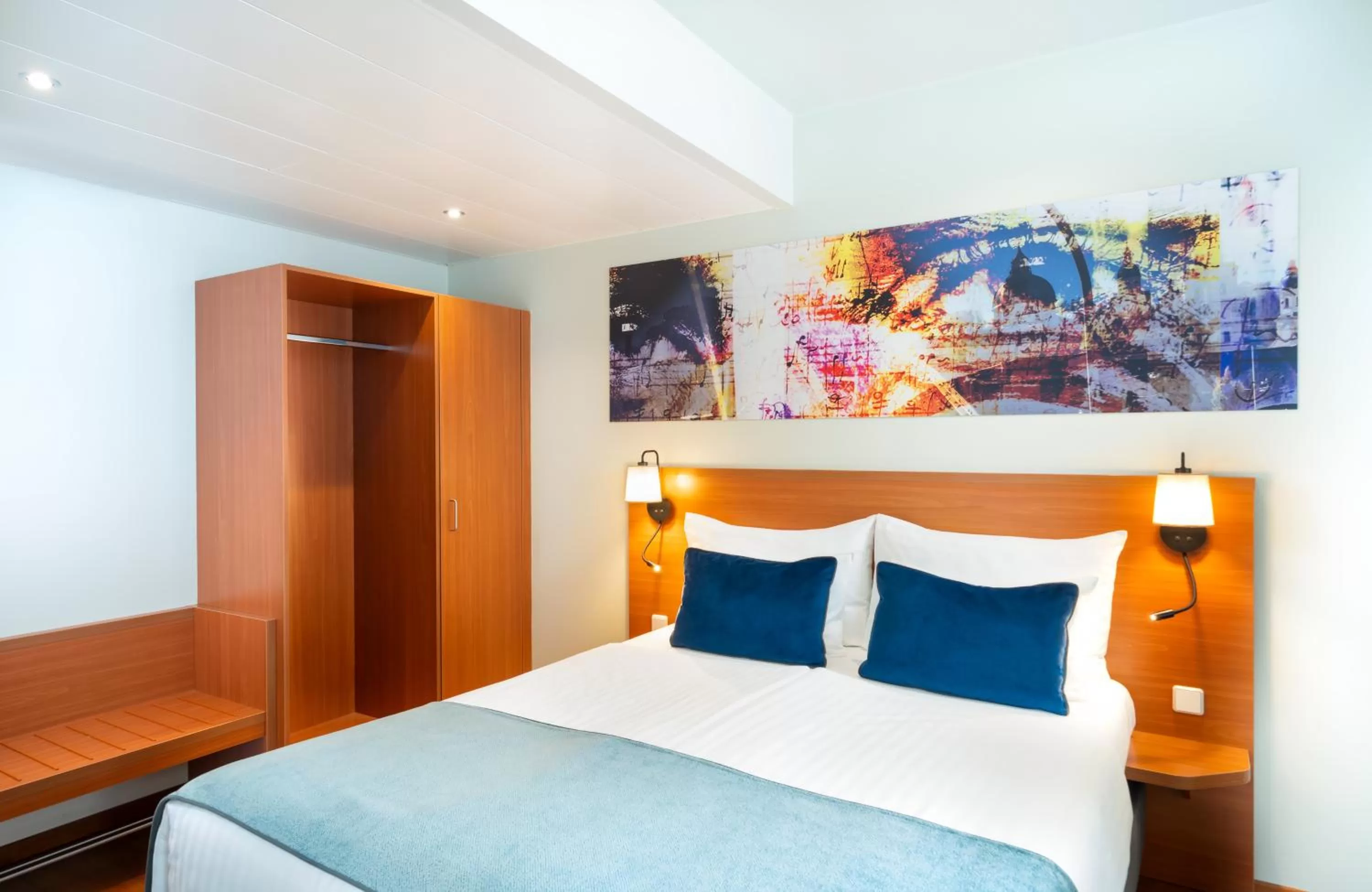 Bed in Leonardo Hotel Salzburg Airport