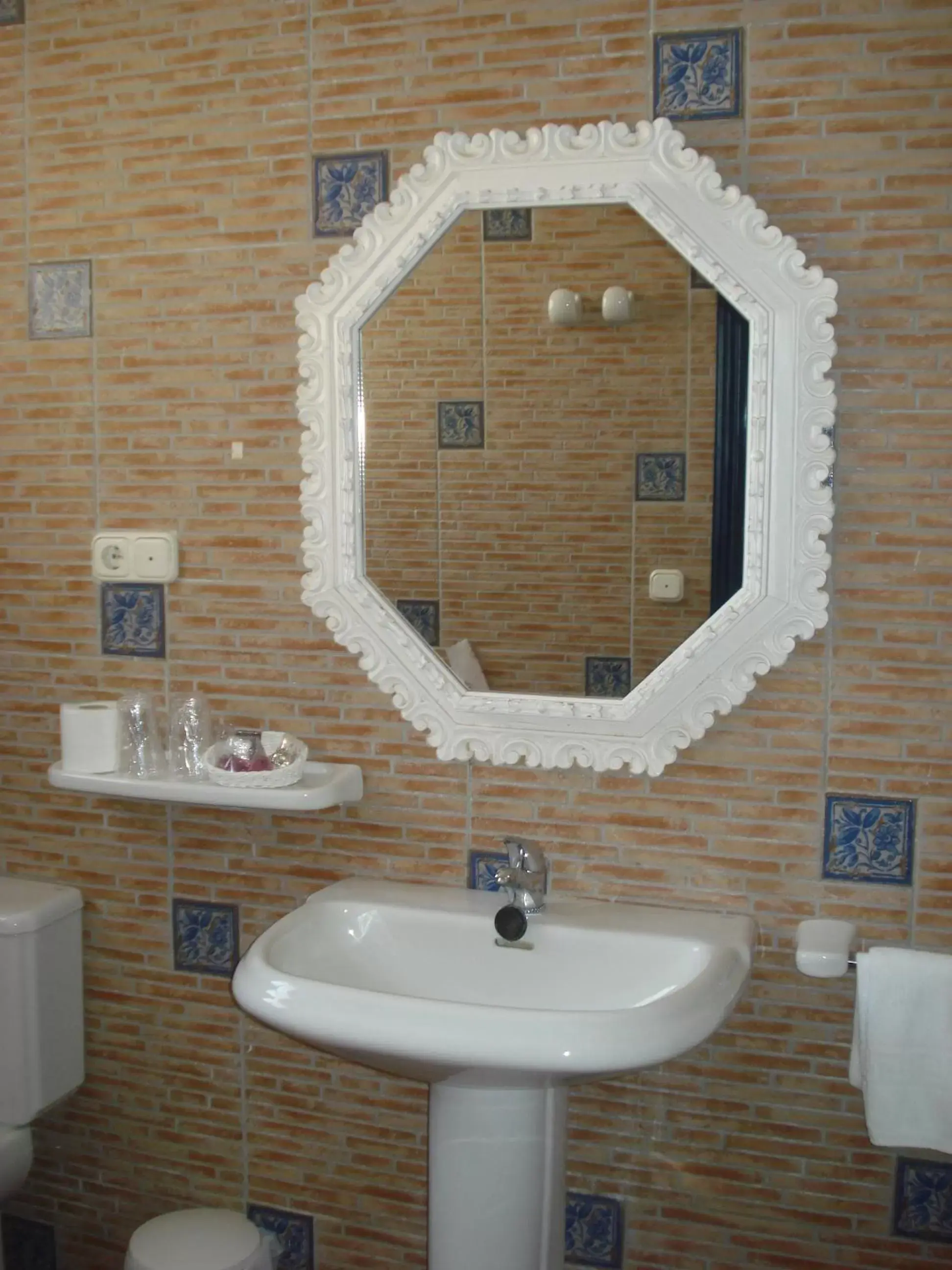 Bathroom in Ronda Hotel Polo