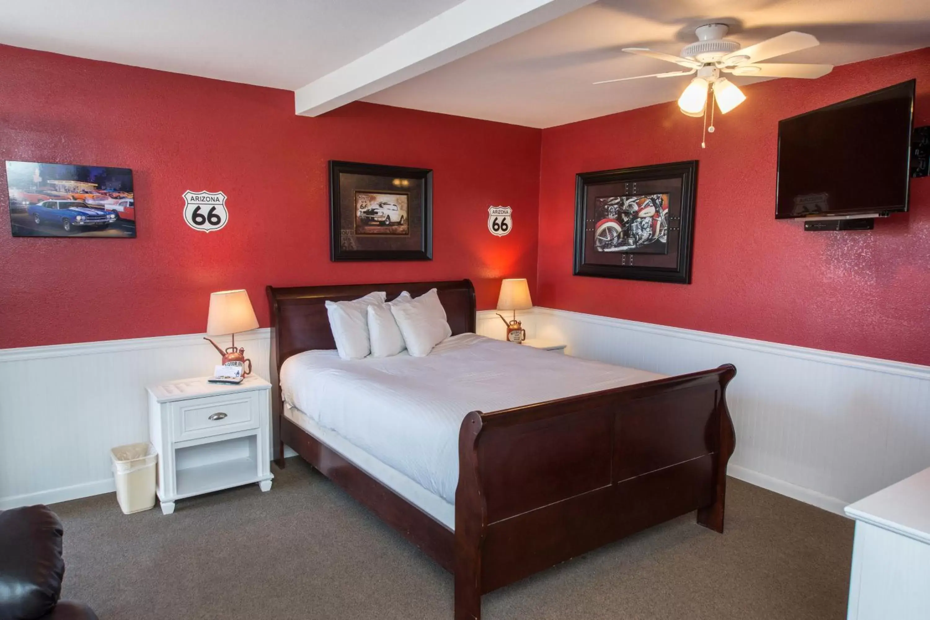 Deluxe Queen Suite in Historic Route 66 Motel Deluxe Queen Suite in Historic Route 66 Motel