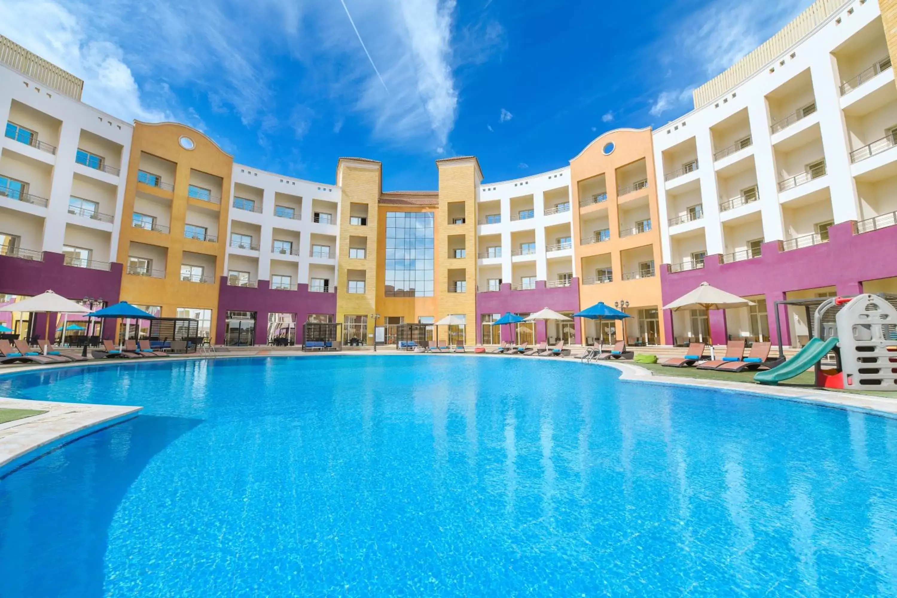 Swimming pool, Property Building in Tolip Family Park Hotel