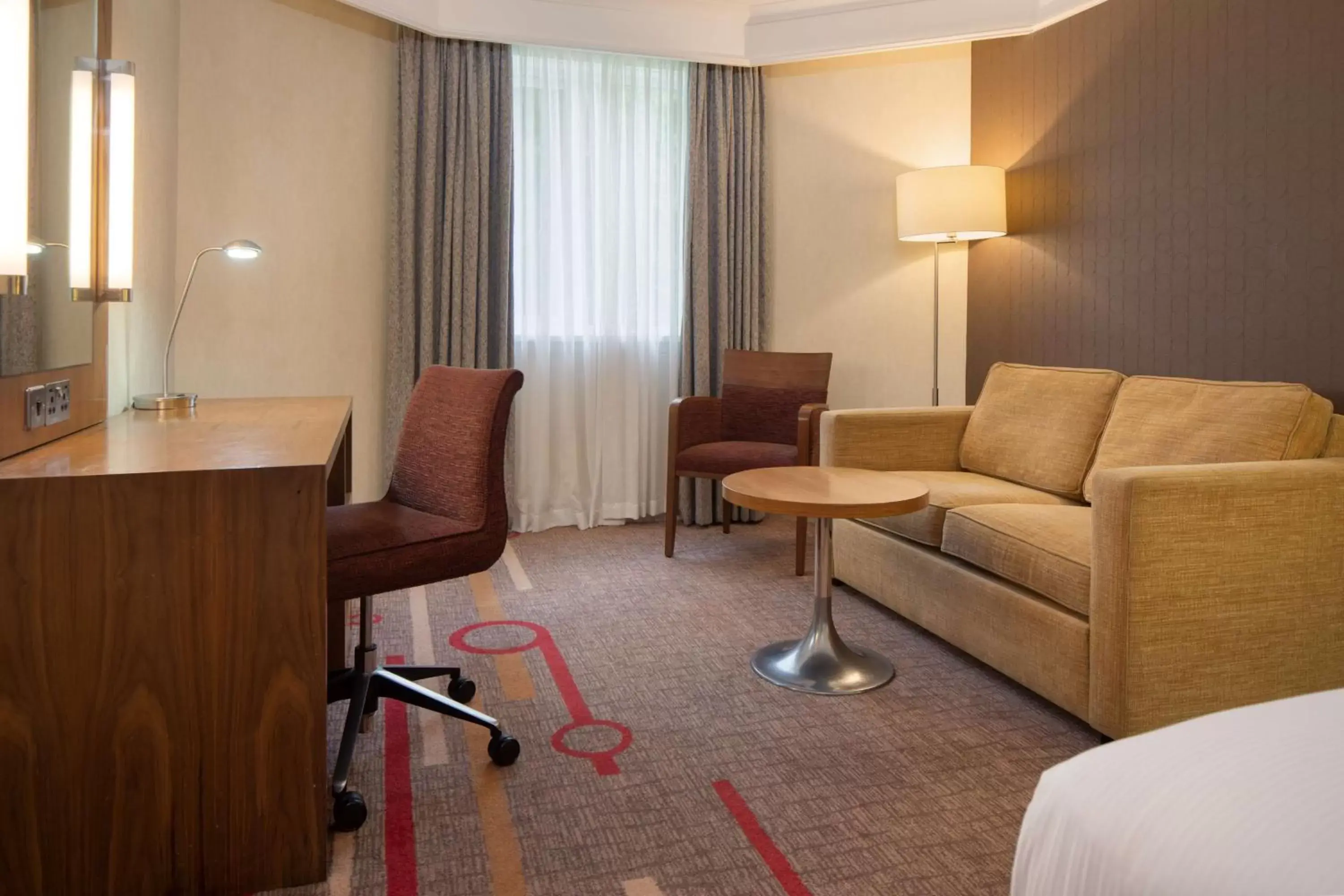Bedroom, Seating Area in DoubleTree by Hilton Newbury North