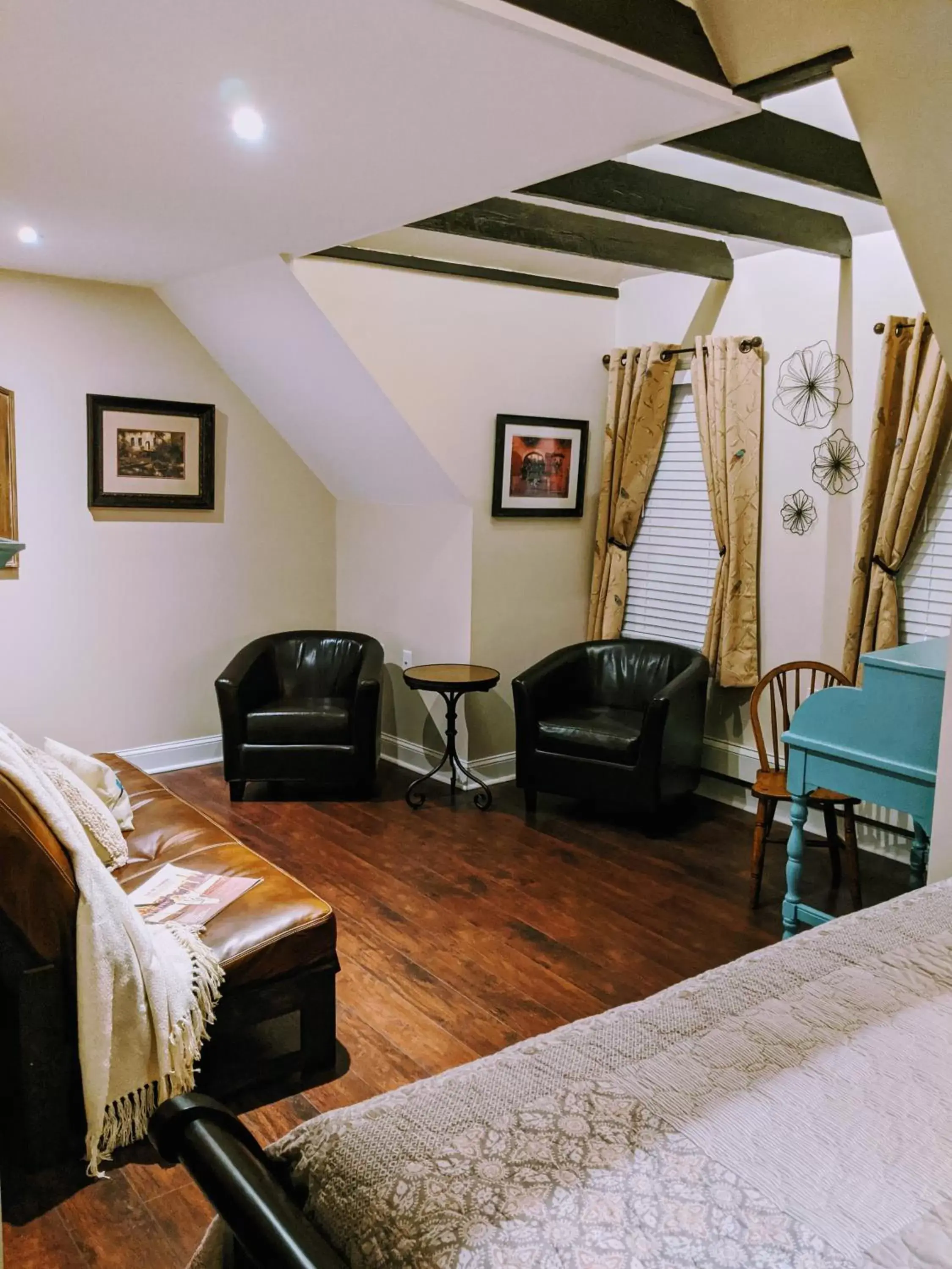 Seating Area in Chelsea Pub and Inn