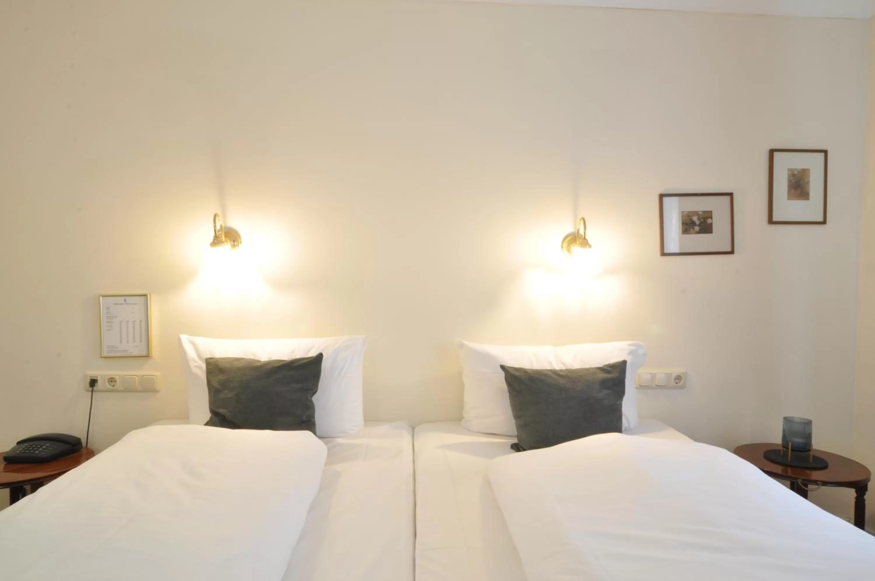 Bed in Hotel Altmünchen by Blattl