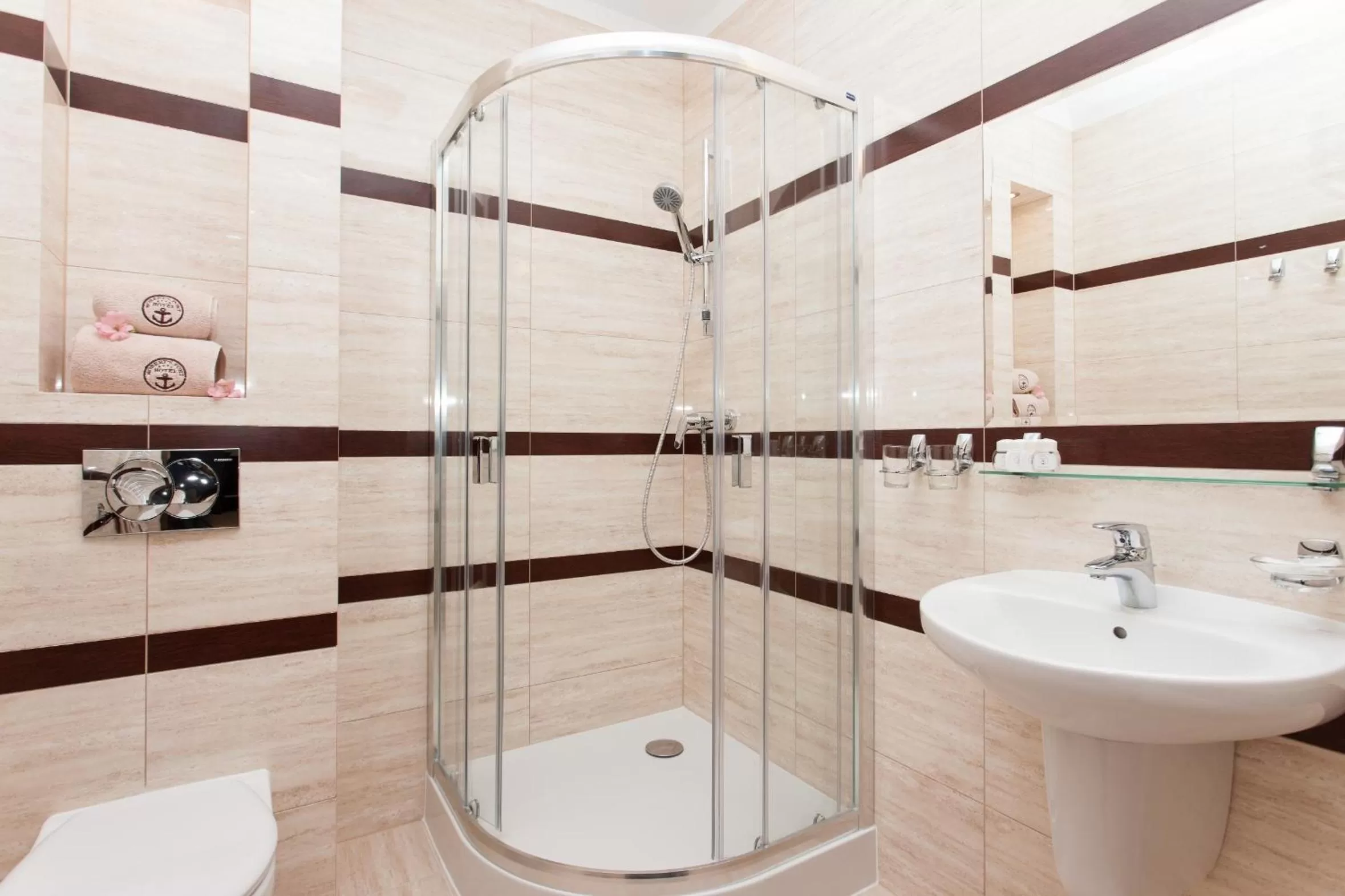 Standard Twin Room in Hotel Robert's Port