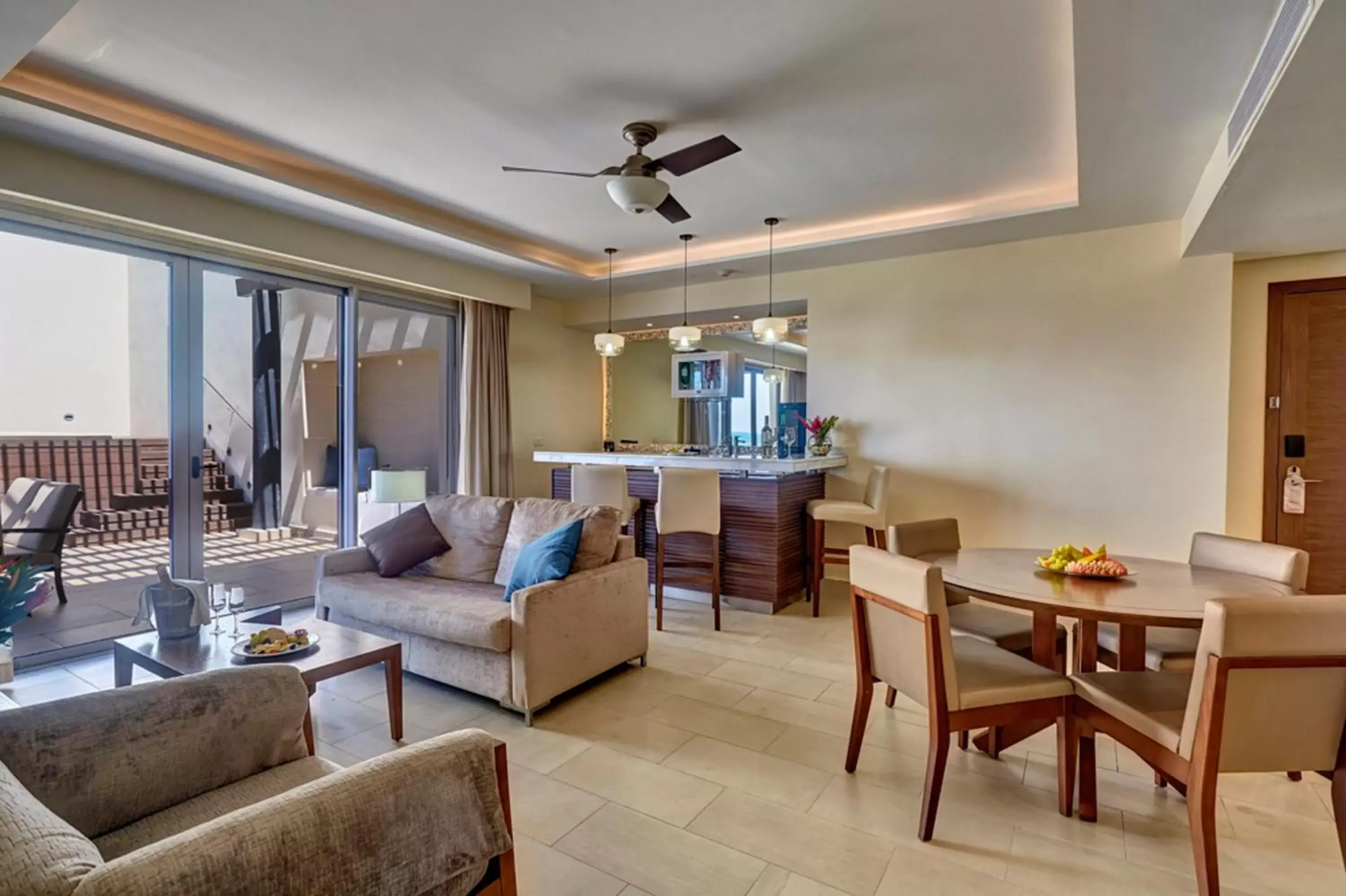 Living room, Seating Area in Royalton Negril, An Autograph Collection All-Inclusive Resort