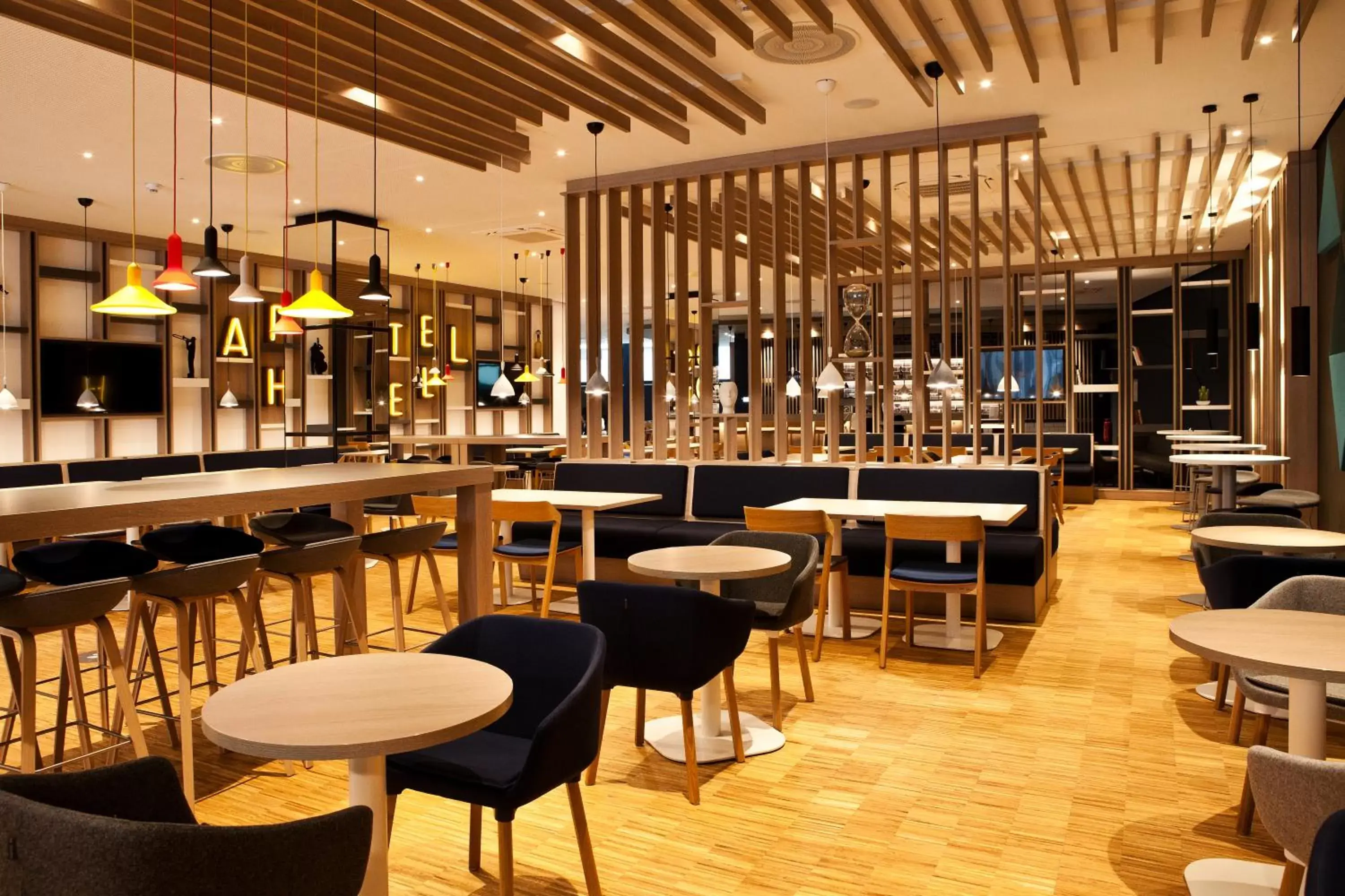 Lounge or bar, Restaurant/Places to Eat in Holiday Inn Express - Göppingen, an IHG Hotel