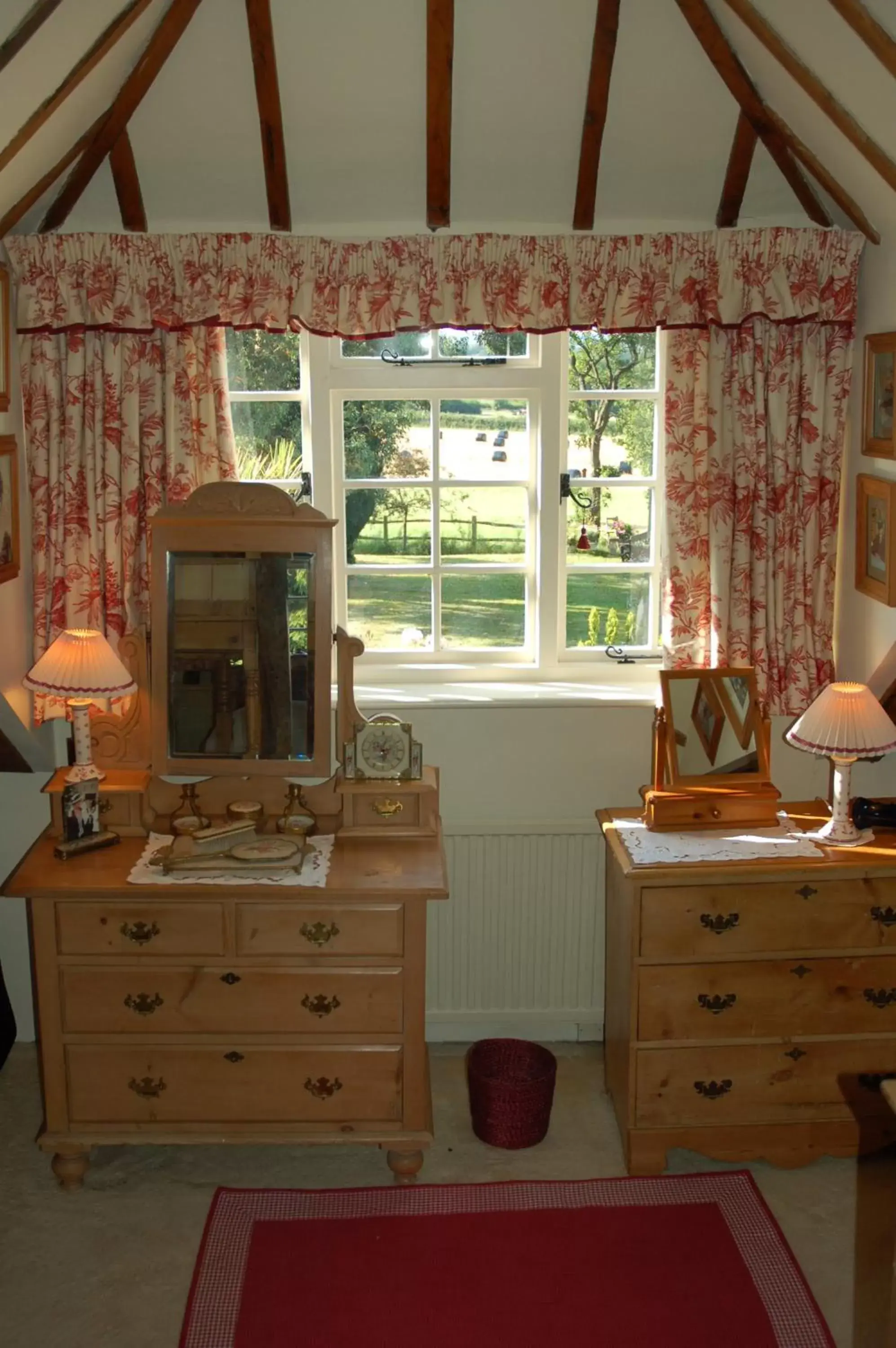 Photo of the whole room, Kitchen/Kitchenette in Clayton Wickham Farmhouse