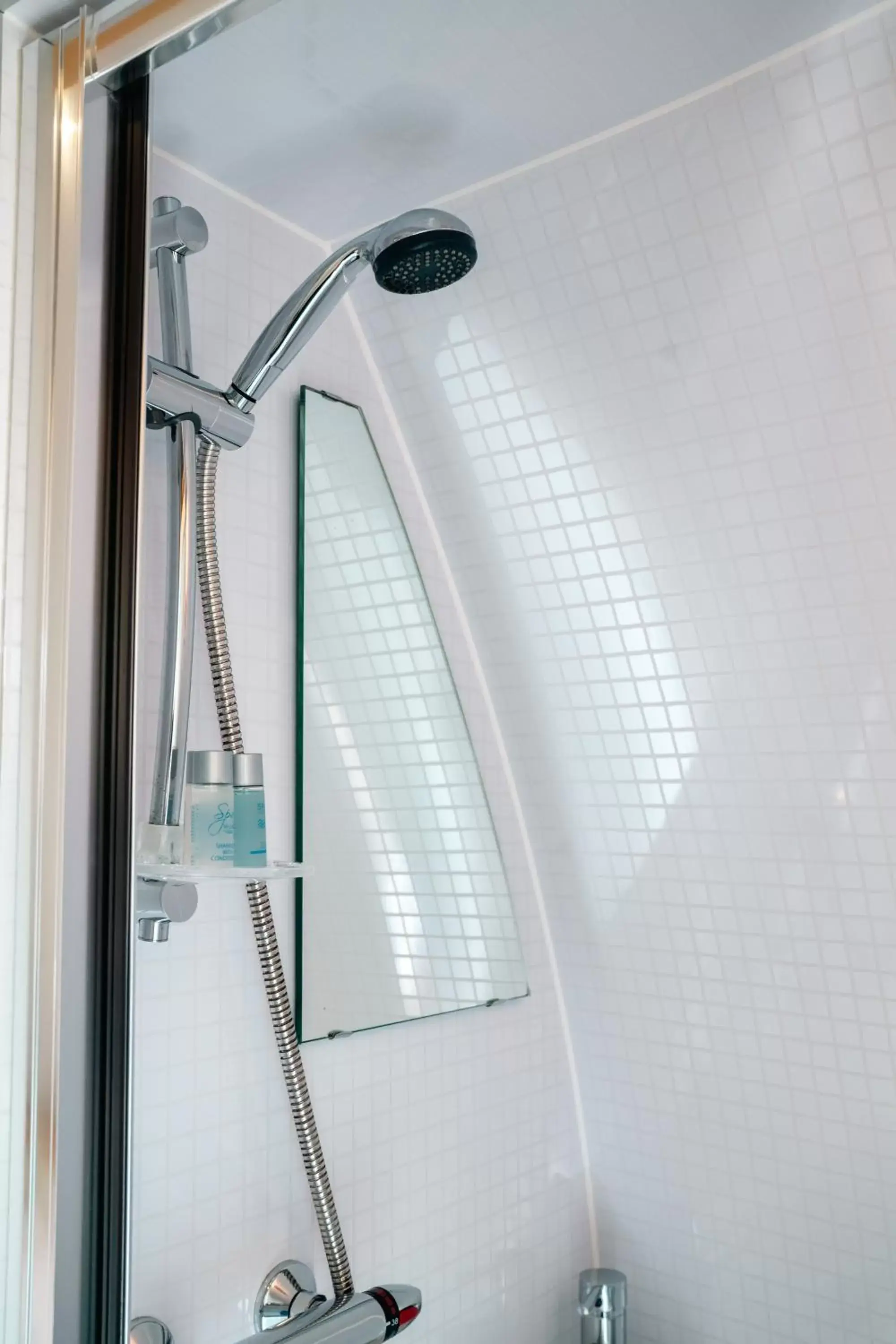 Shower, Bathroom in Eriskay B&B and Aviemore Glamping