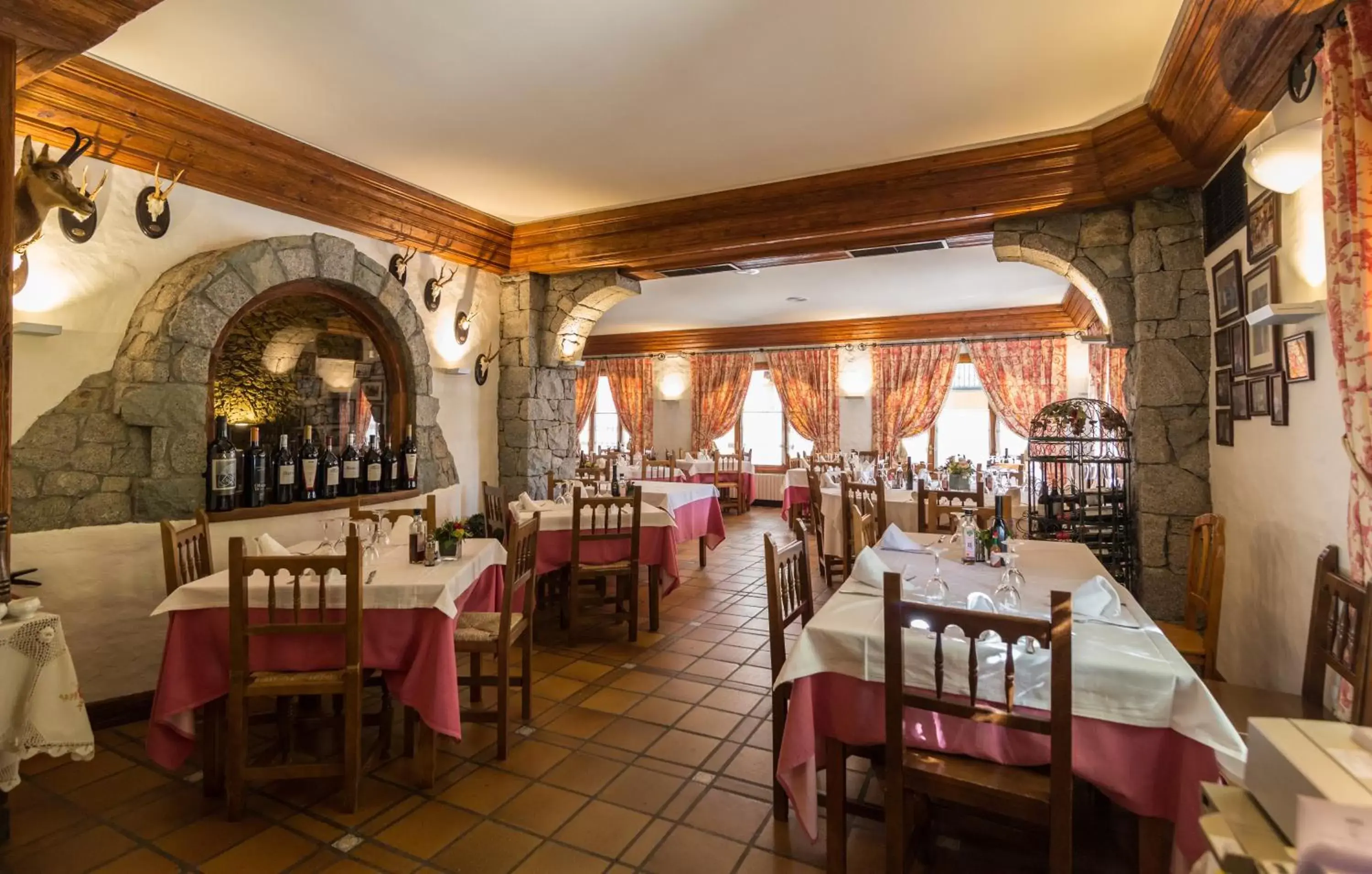 Restaurant/Places to Eat in Hotel Ciria
