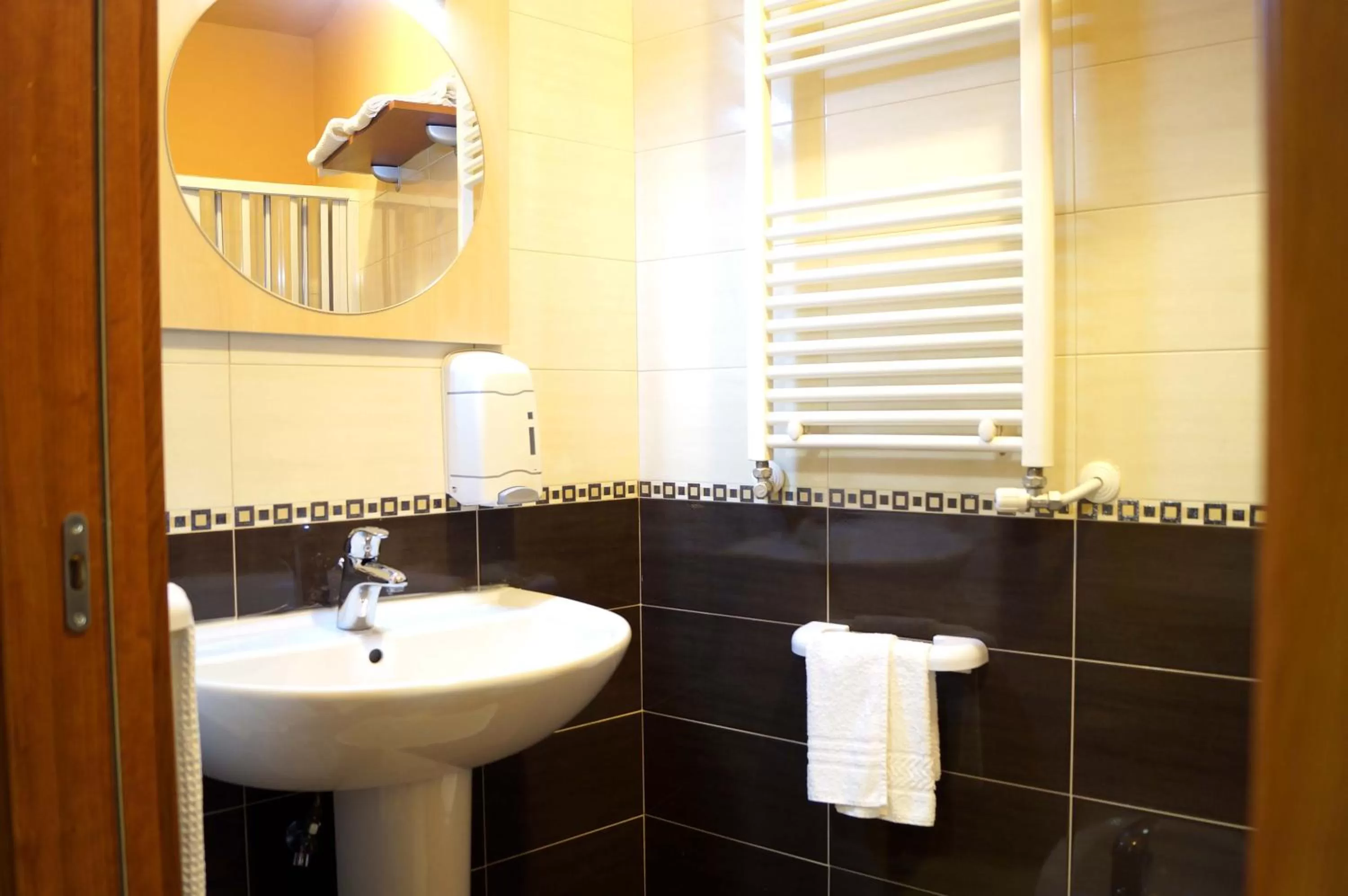 Bathroom in Golden Dreams B&B