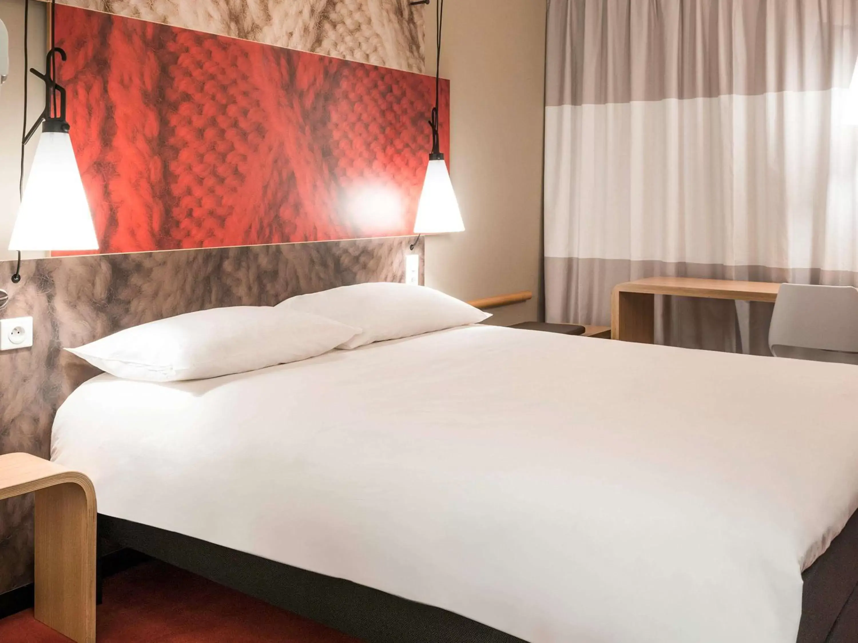 Photo of the whole room, Bed in ibis Hotel Hamburg Alster Centrum