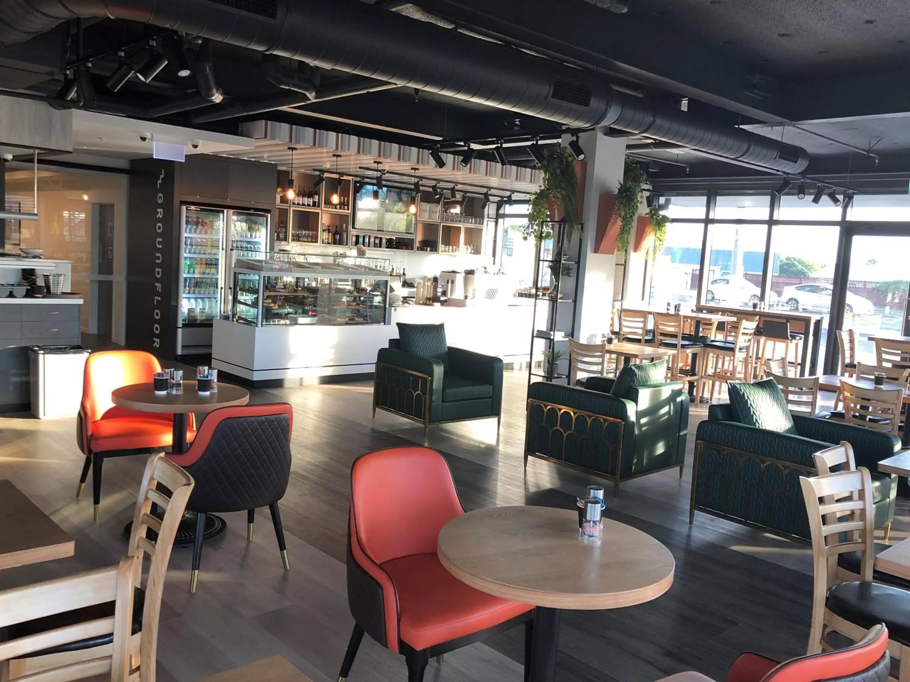 Restaurant/places to eat, Lounge/Bar in Ramada Suites by Wyndham Manukau