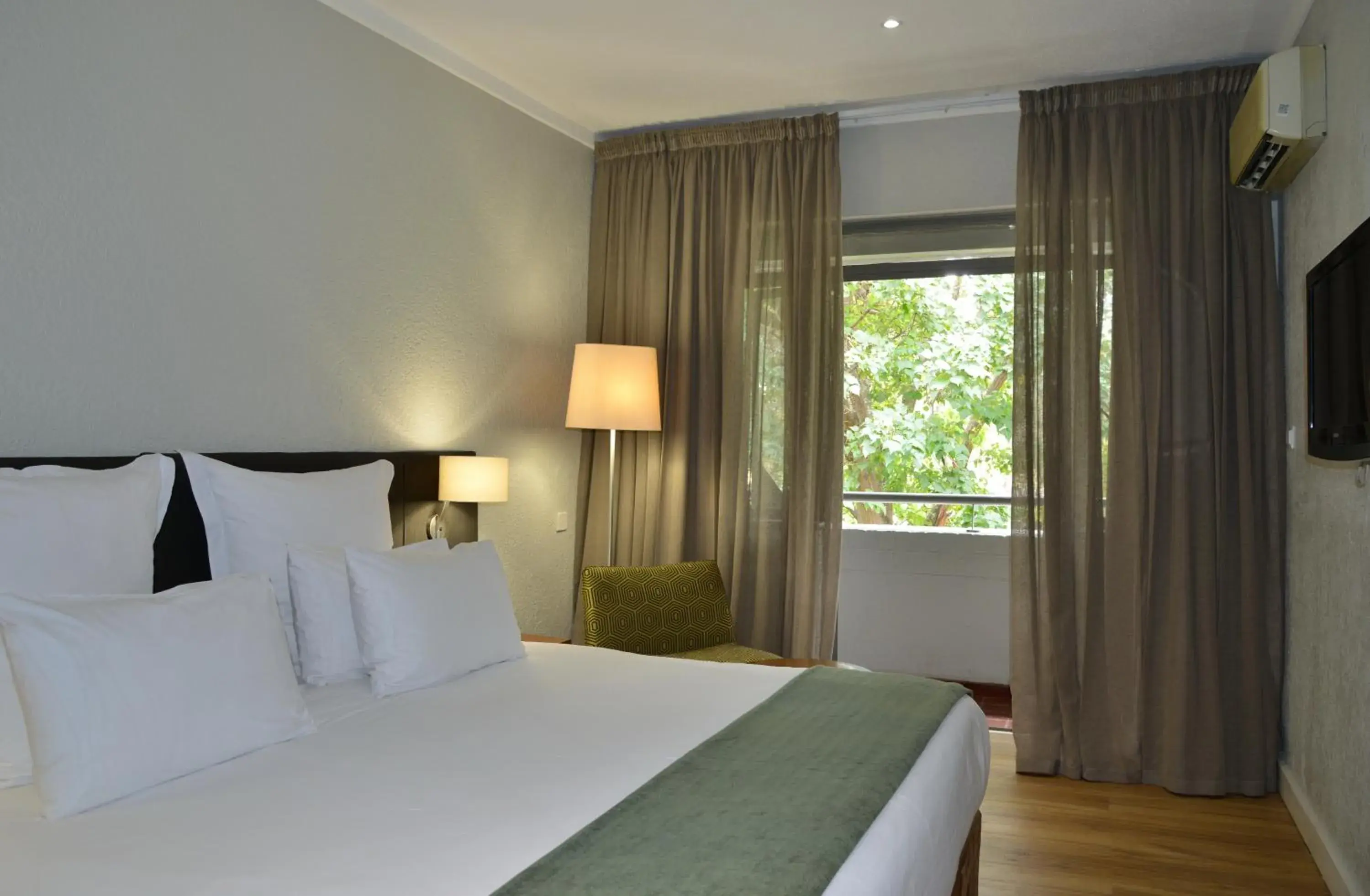 Deluxe Double or Twin Room in Cresta Lodge Harare