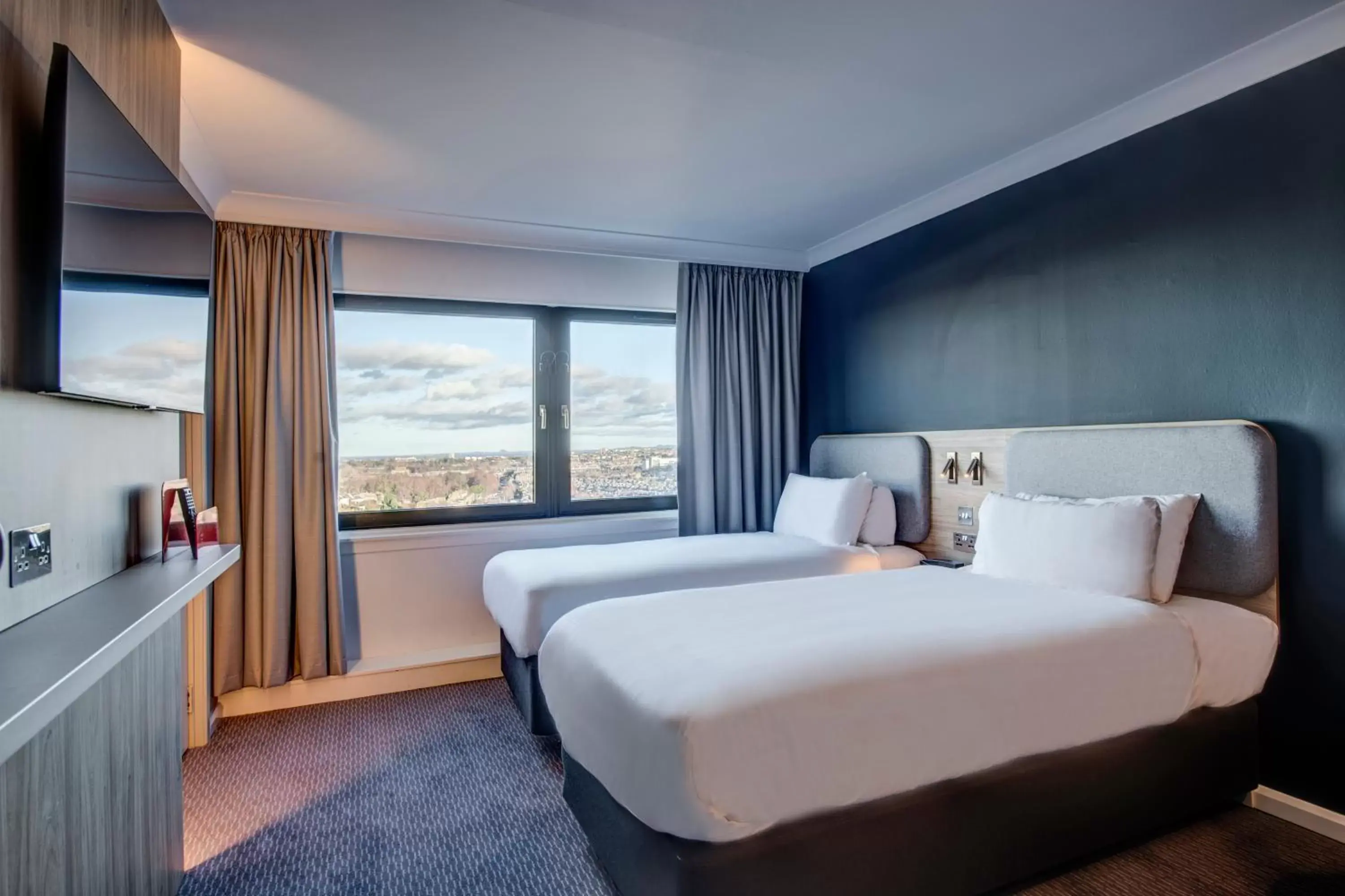 Standard Twin Room with City View and Free Hot Breakfast in Holiday Inn Express Edinburgh City West by IHG Standard Twin Room with City View and Free Hot Breakfast in Holiday Inn Express Edinburgh City West by IHG