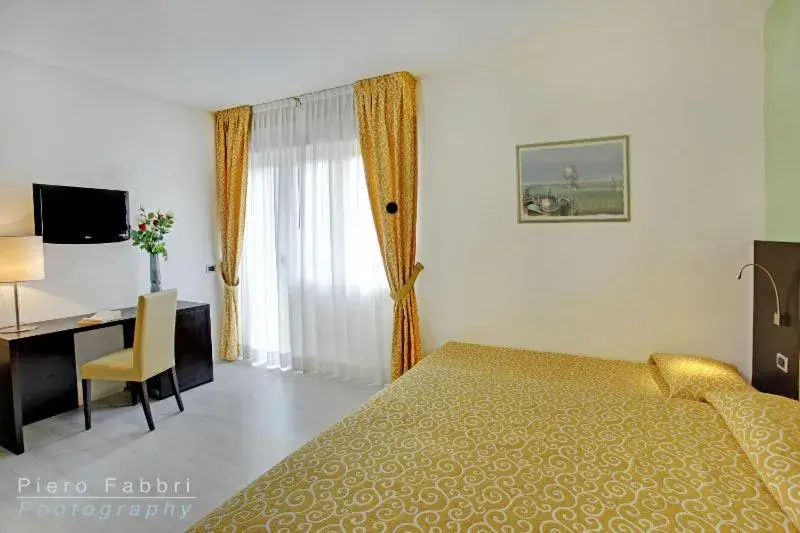 Photo of the whole room, Bed in Hotel La Pergola di Venezia