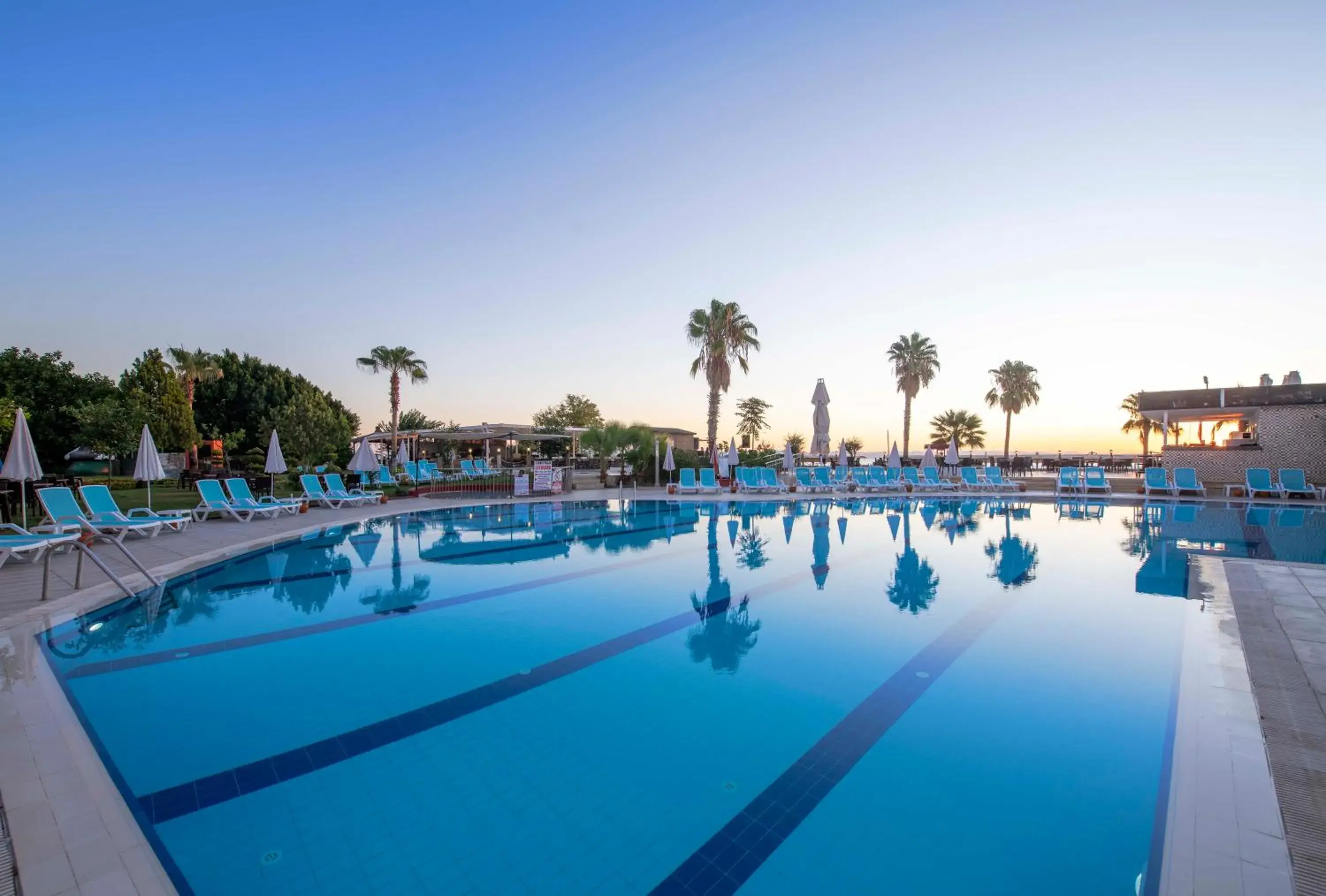 Swimming Pool in Armas Gul Beach