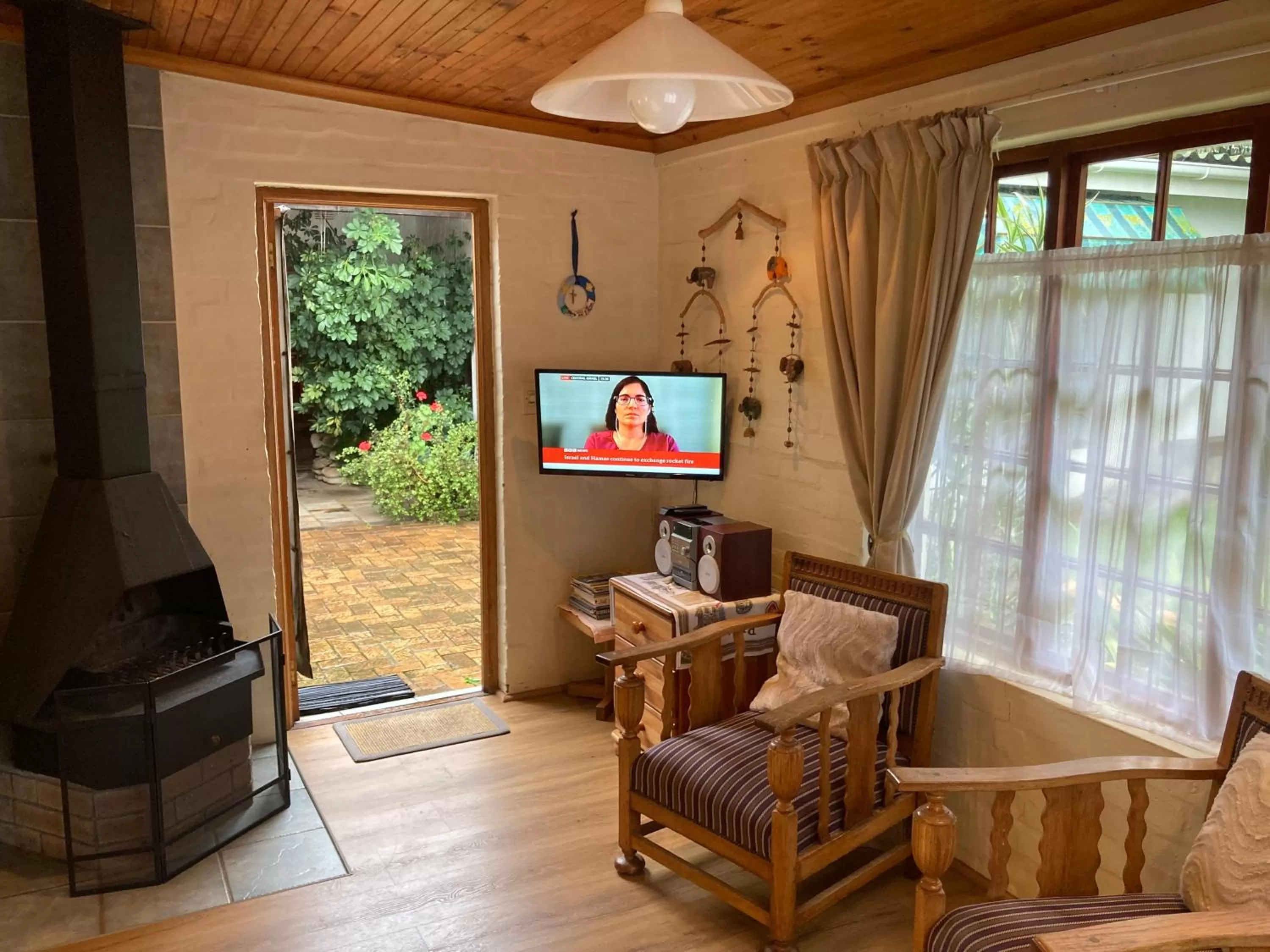 Communal lounge/ TV room in Haus Barbara Guest House