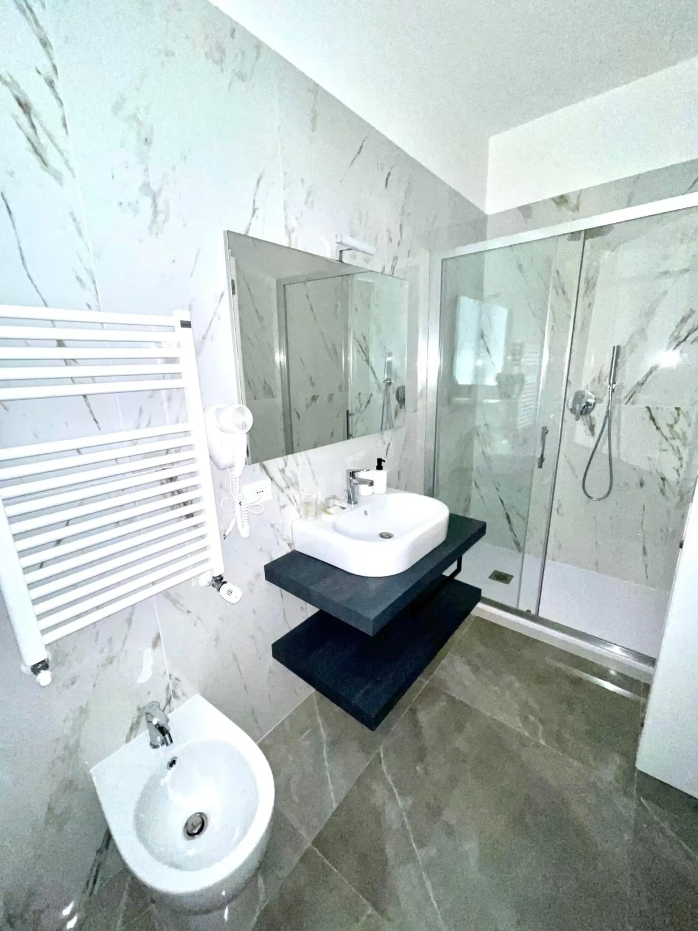 Bathroom in Hotel Porto Di Roma