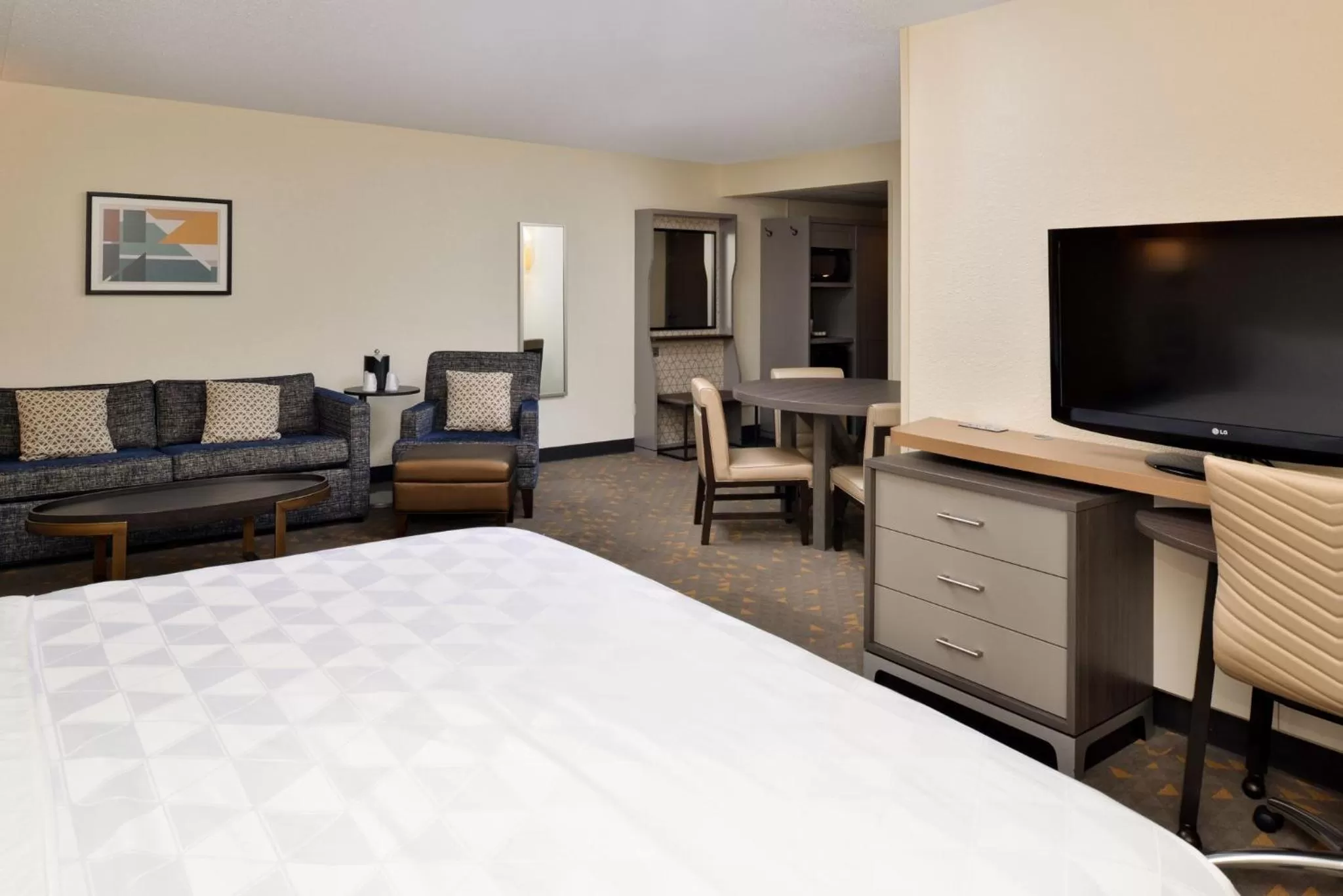 Bedroom, Bed in Holiday Inn Hotel & Suites Overland Park-Convention Center by IHG