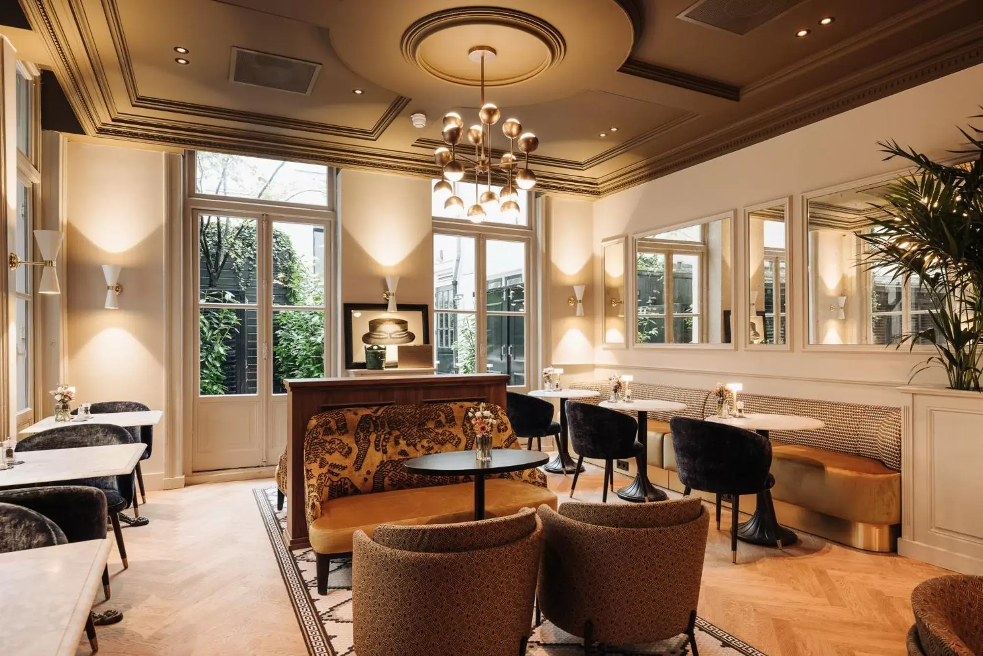 Restaurant/places to eat in Hotel 717 Restaurant/places to eat in Hotel 717