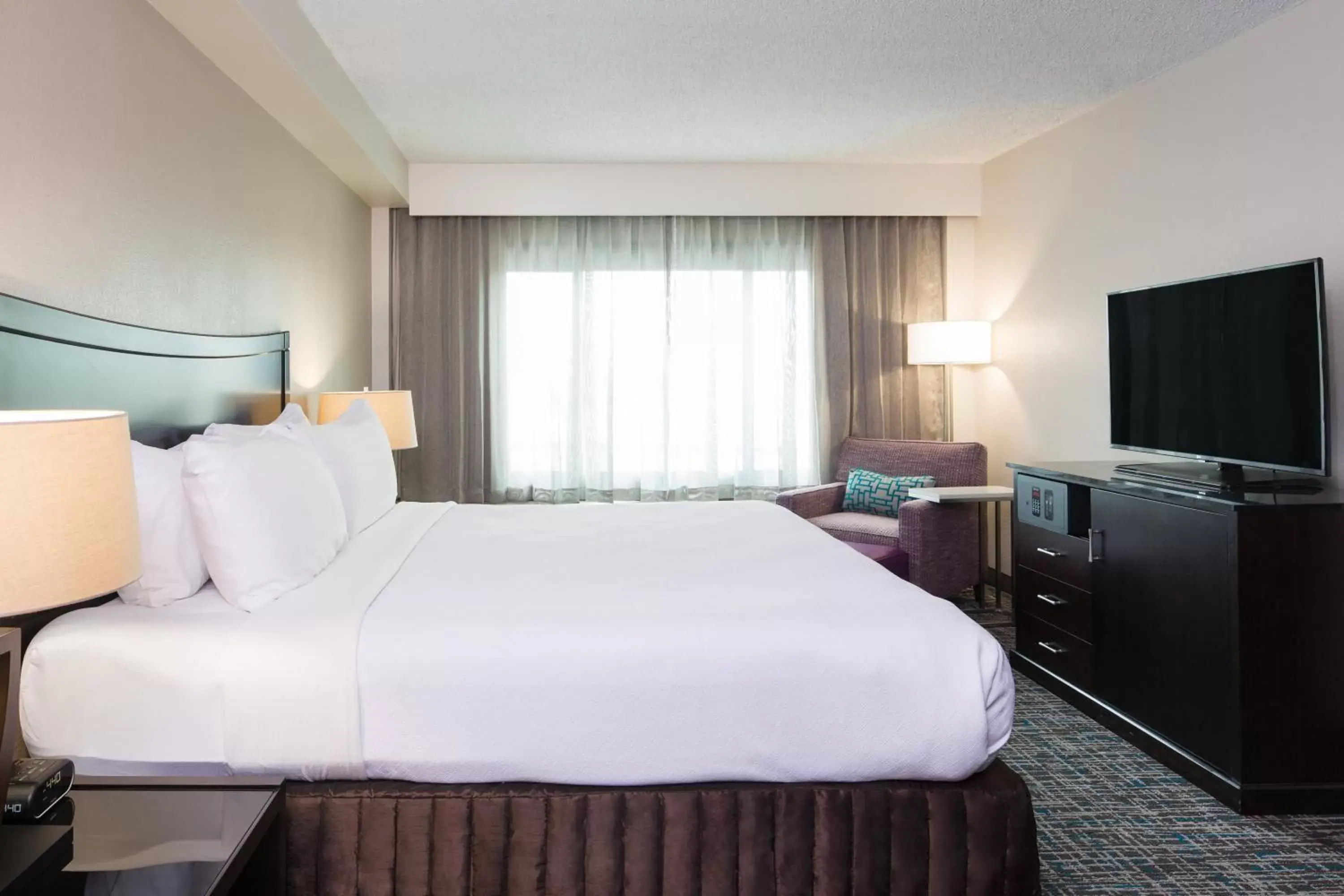 Photo of the whole room, Bed in Crowne Plaza Memphis Downtown, an IHG Hotel