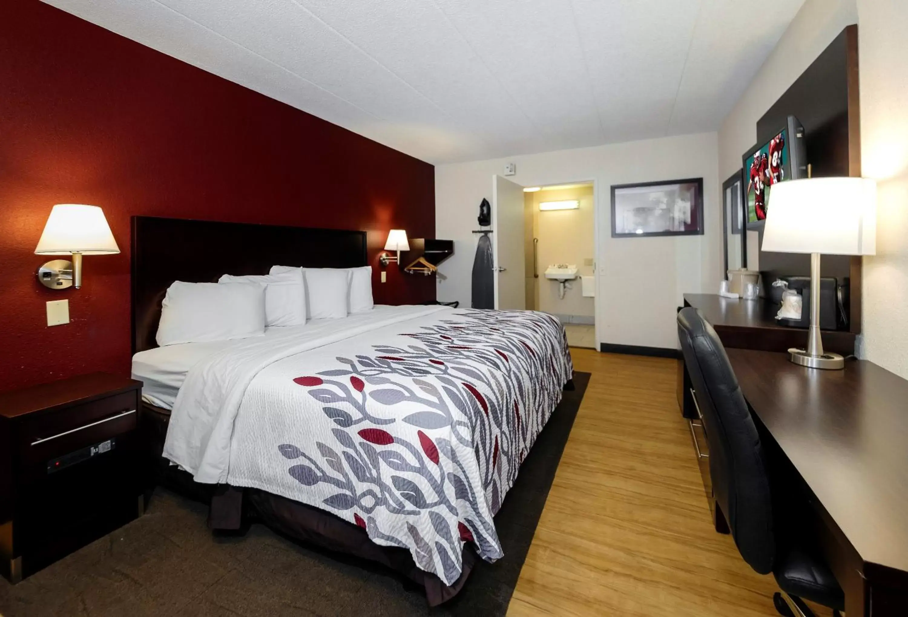 Bedroom in Red Roof Inn Washington, PA