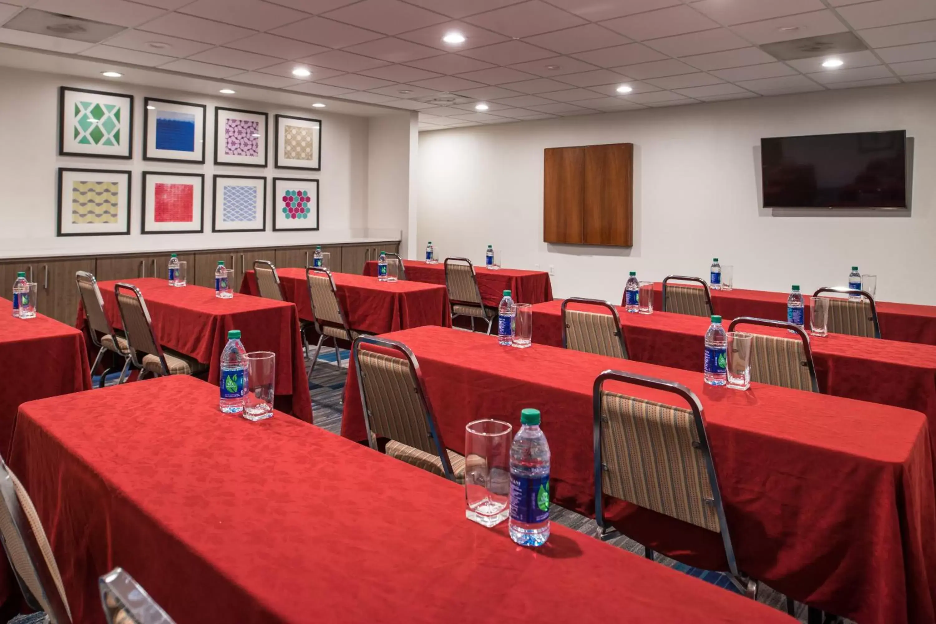 Meeting/conference room in Holiday Inn Express Hotel & Suites Tampa-Anderson Road-Veterans Exp, an IHG Hotel