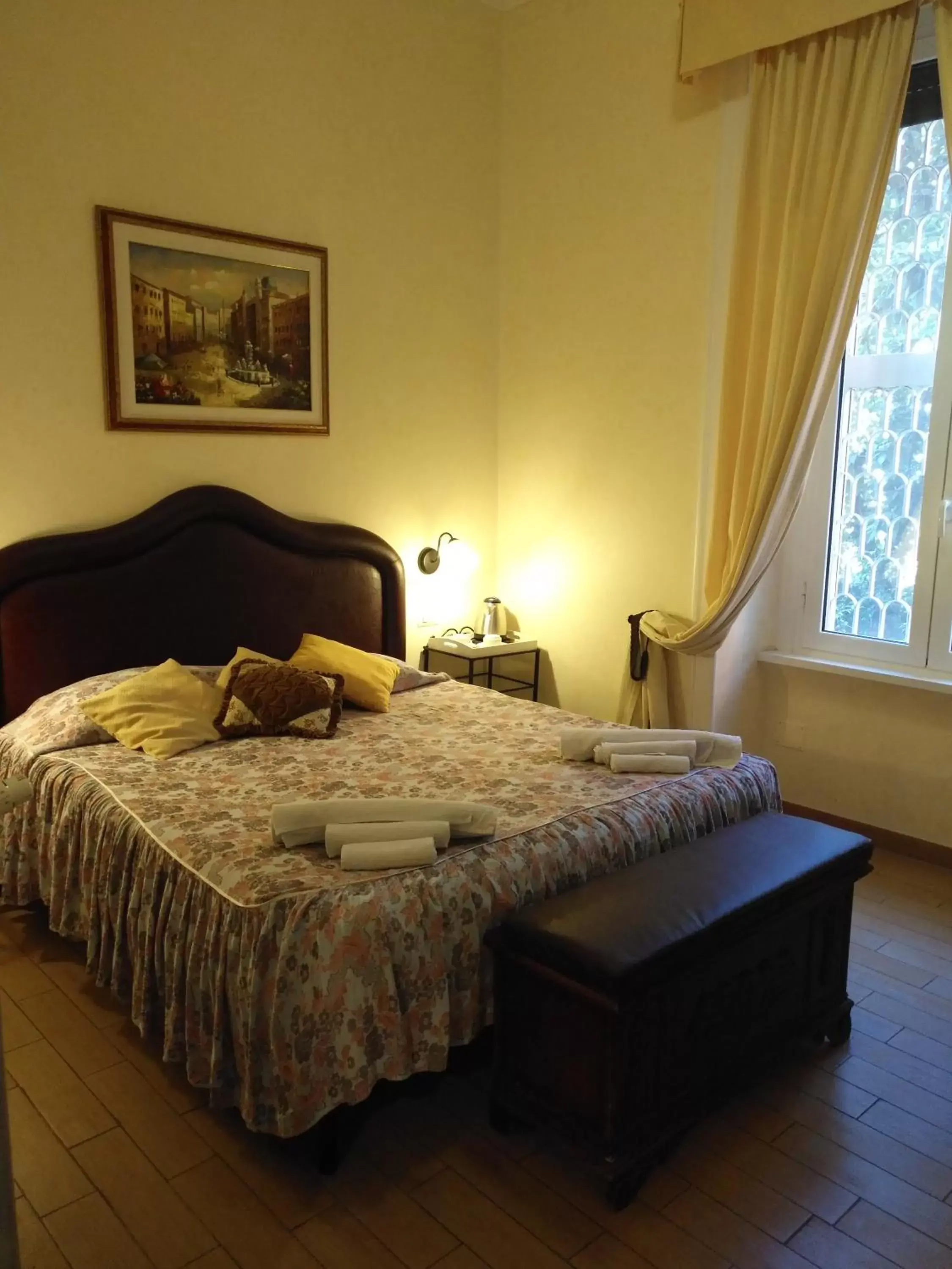 Bed in Tucci's Roma Guest House
