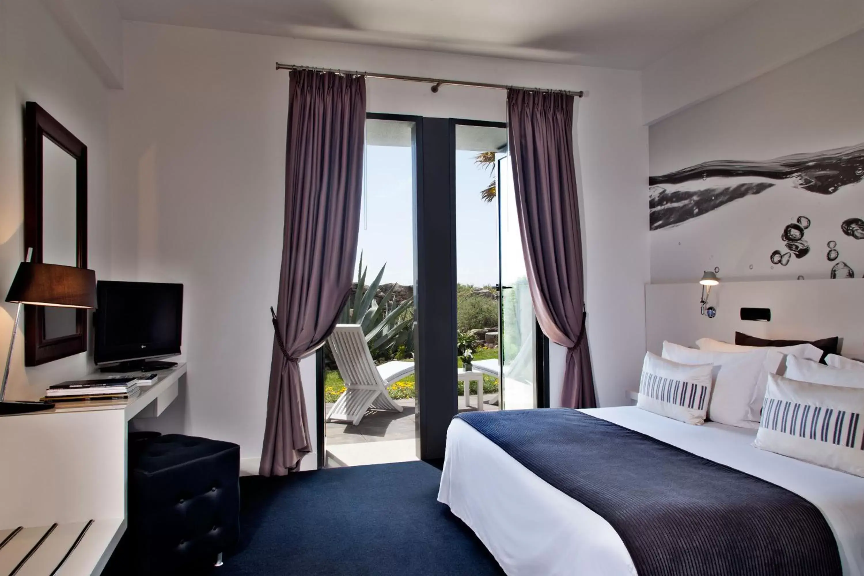 Bedroom, Bed in Farol Hotel