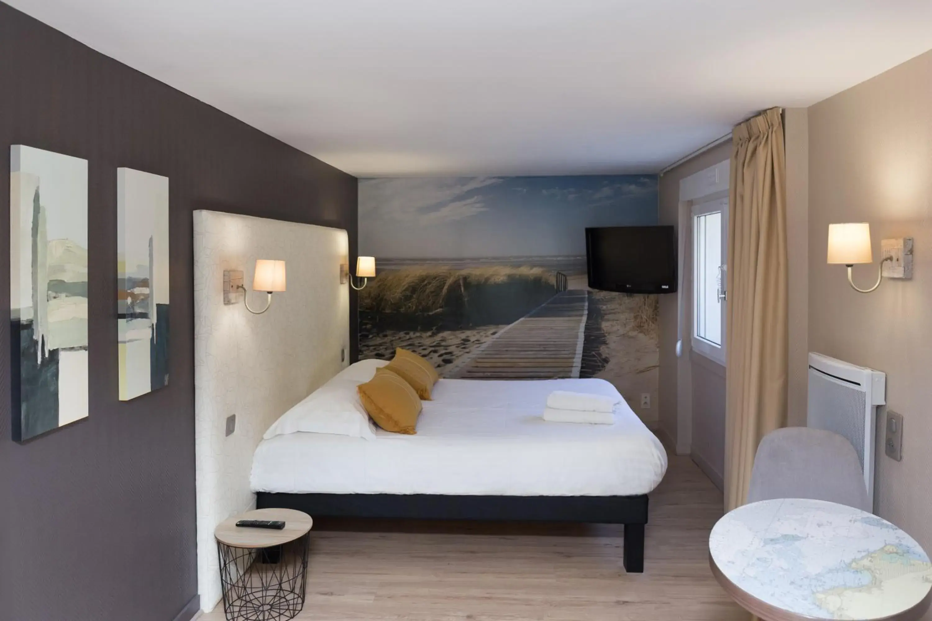 Bed in Hôtel Le Lichen De La Mer