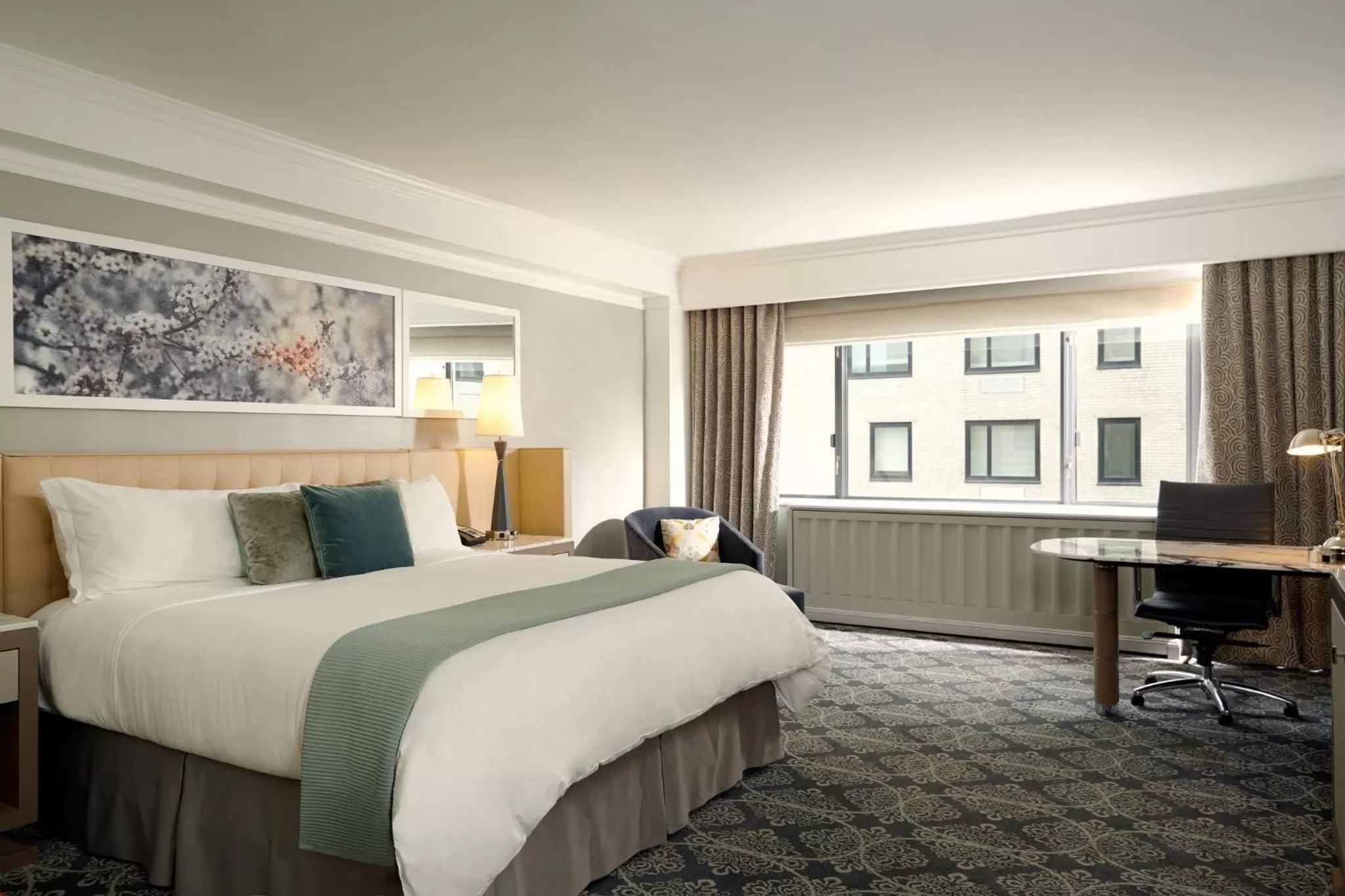 Photo of the whole room, Bed in Loews Regency New York Hotel