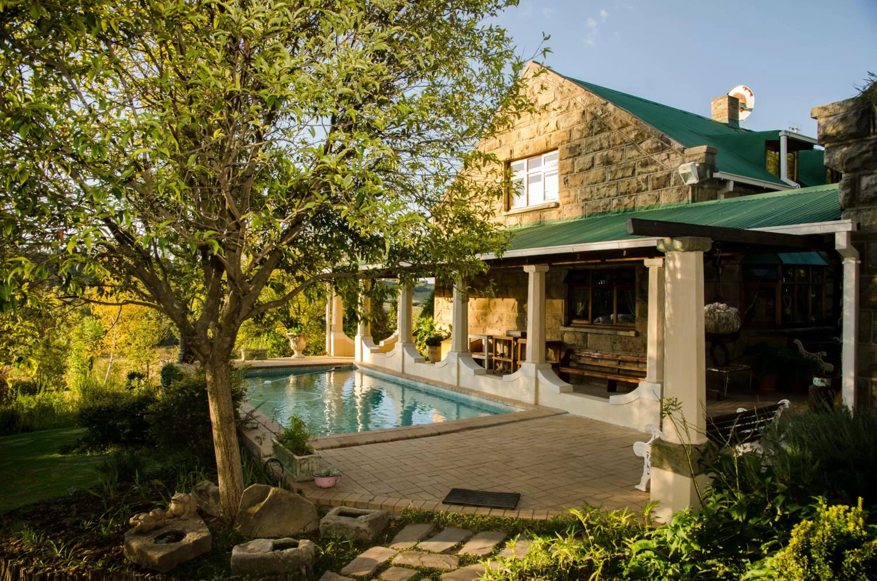 Pool view in La Motte B&B