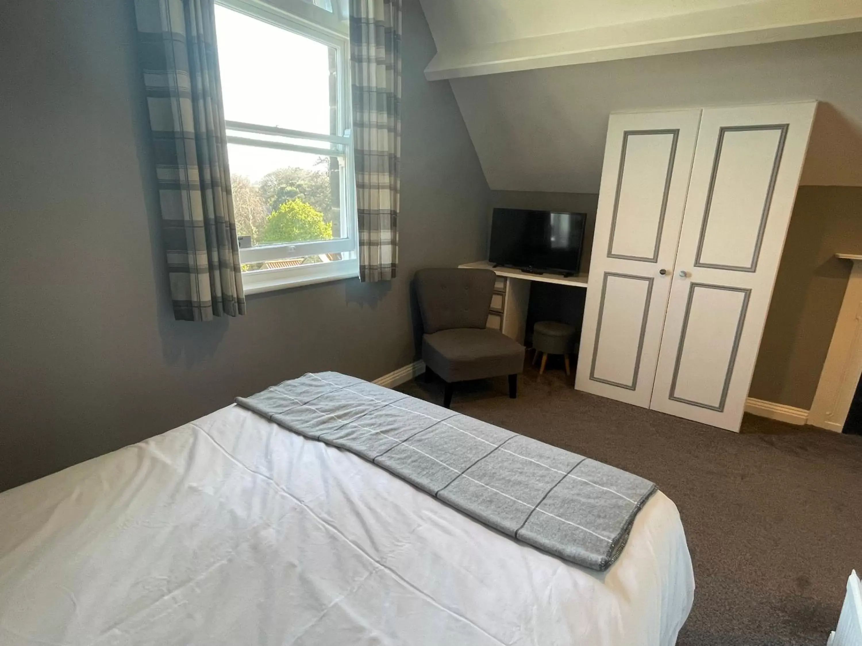 Bedroom, Bed in The Fylingdales Inn