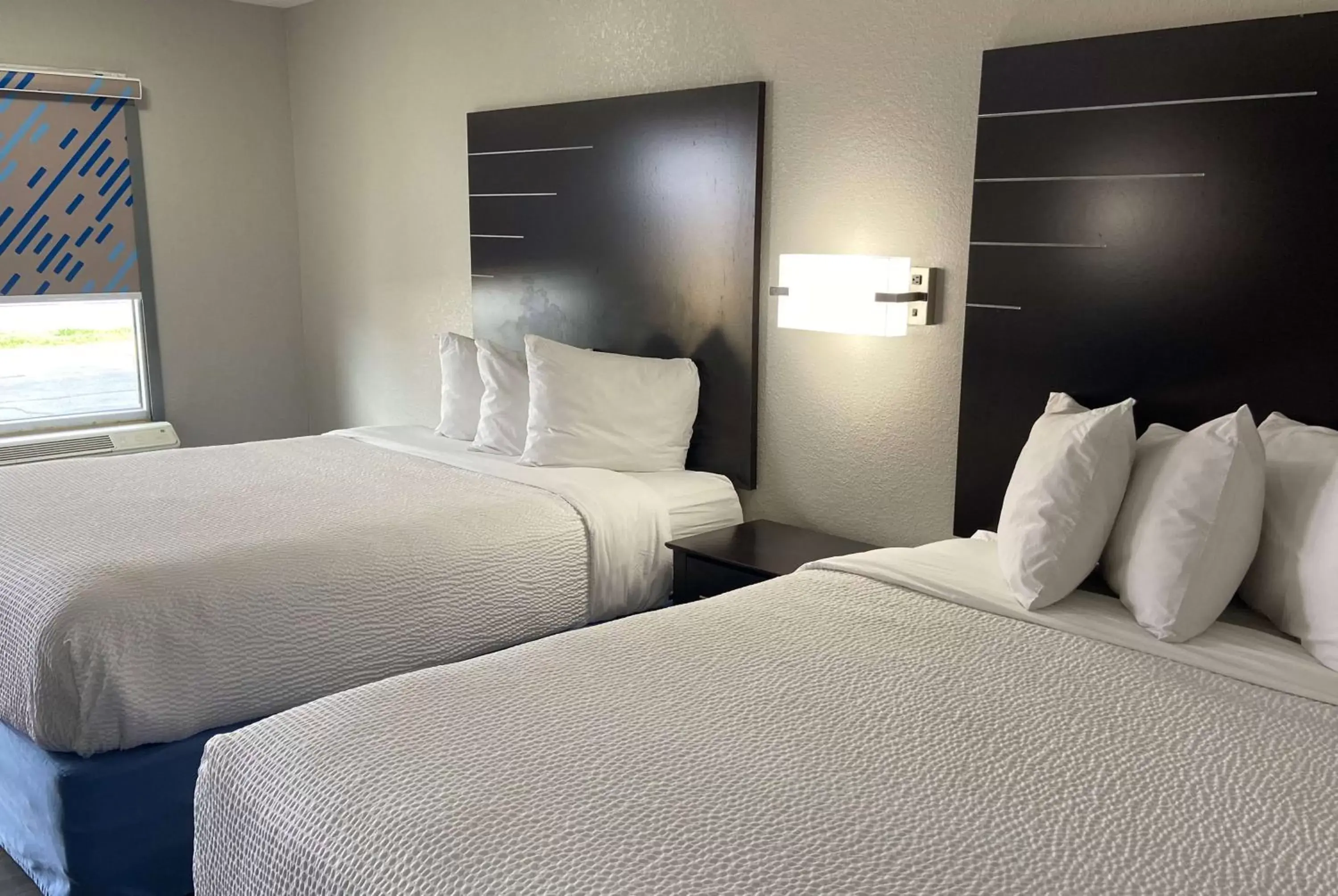 Photo of the whole room, Bed in Days Inn by Wyndham Moss Point Pascagoula
