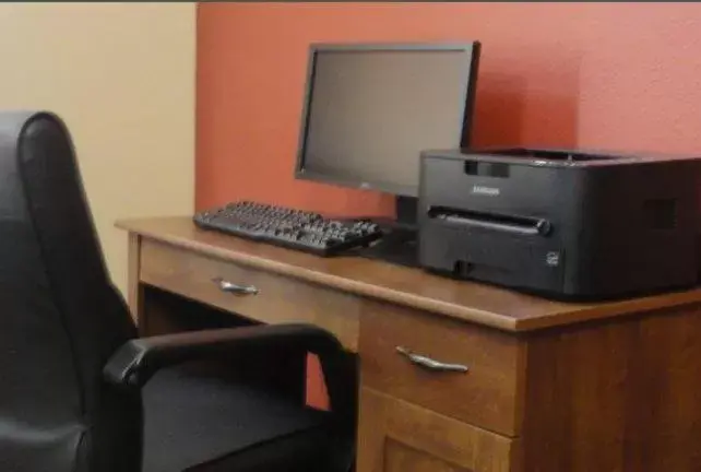Business facilities, Business Area/Conference Room in Canby Inn and Suites