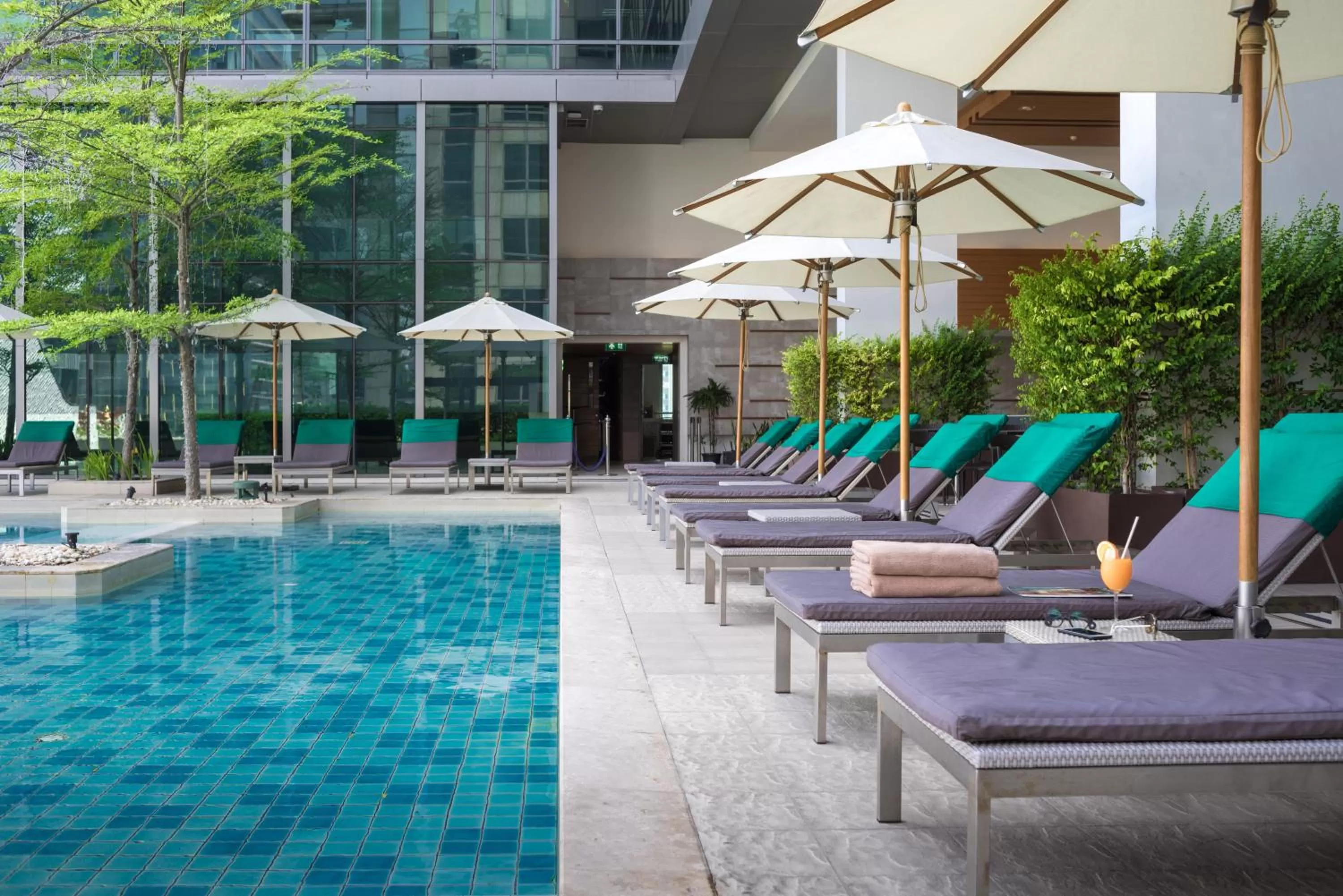 Swimming pool in Sivatel Bangkok Hotel