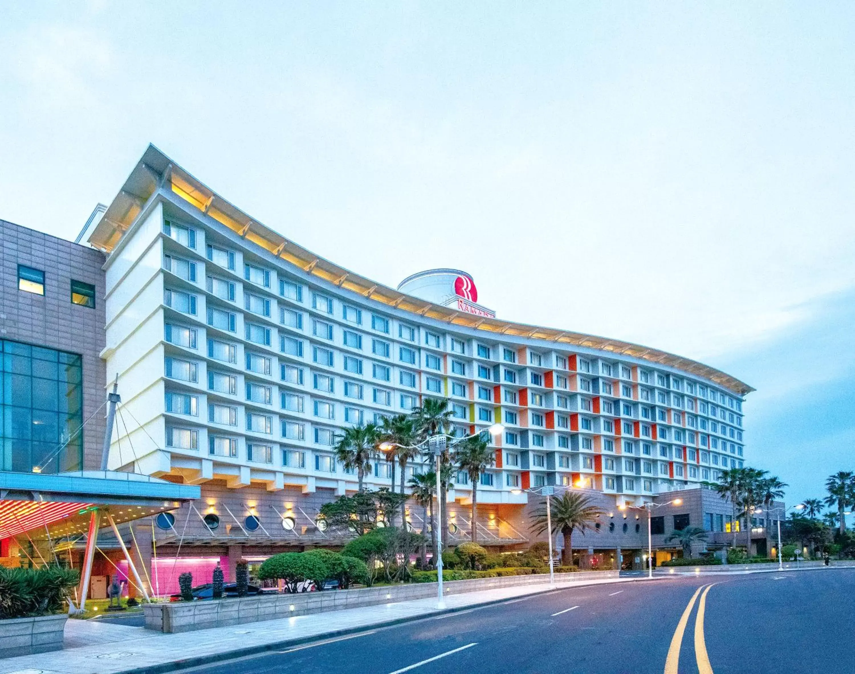 Property building in Ramada Plaza by Wyndham Jeju Ocean Front Property building in Ramada Plaza by Wyndham Jeju Ocean Front